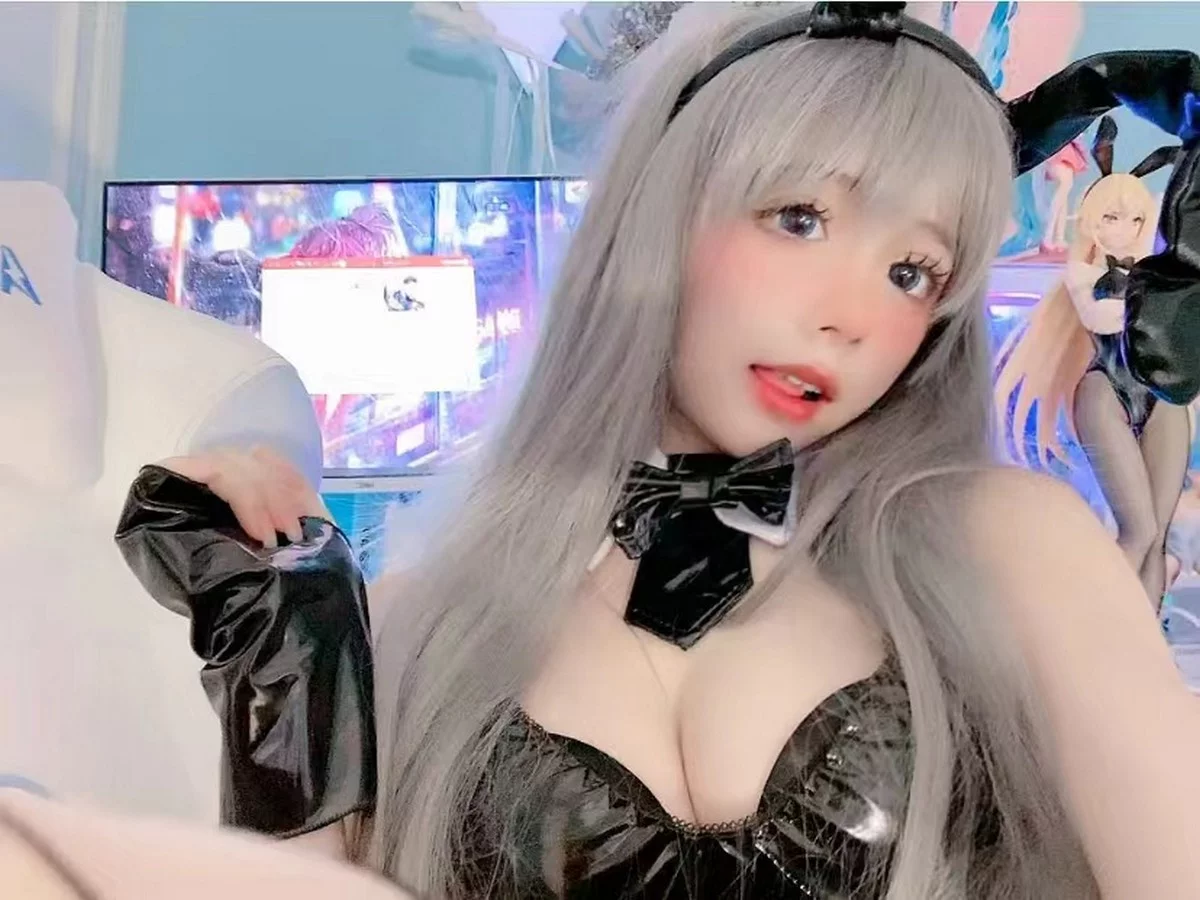 网红美女佳佳拖把兔女郎主题性感低胸皮质连体衣配黑丝网袜秀完美身材诱惑写真131P