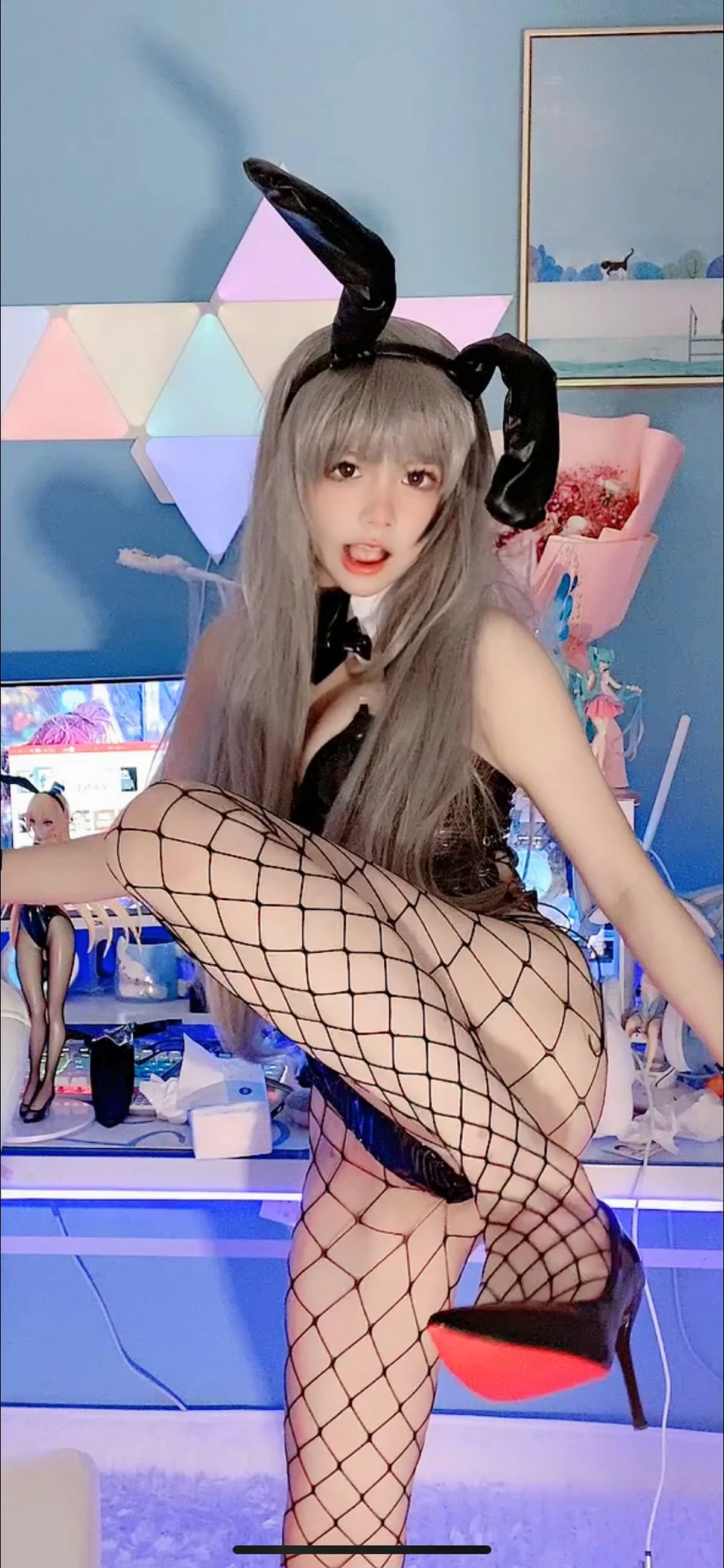 网红美女佳佳拖把兔女郎主题性感低胸皮质连体衣配黑丝网袜秀完美身材诱惑写真131P