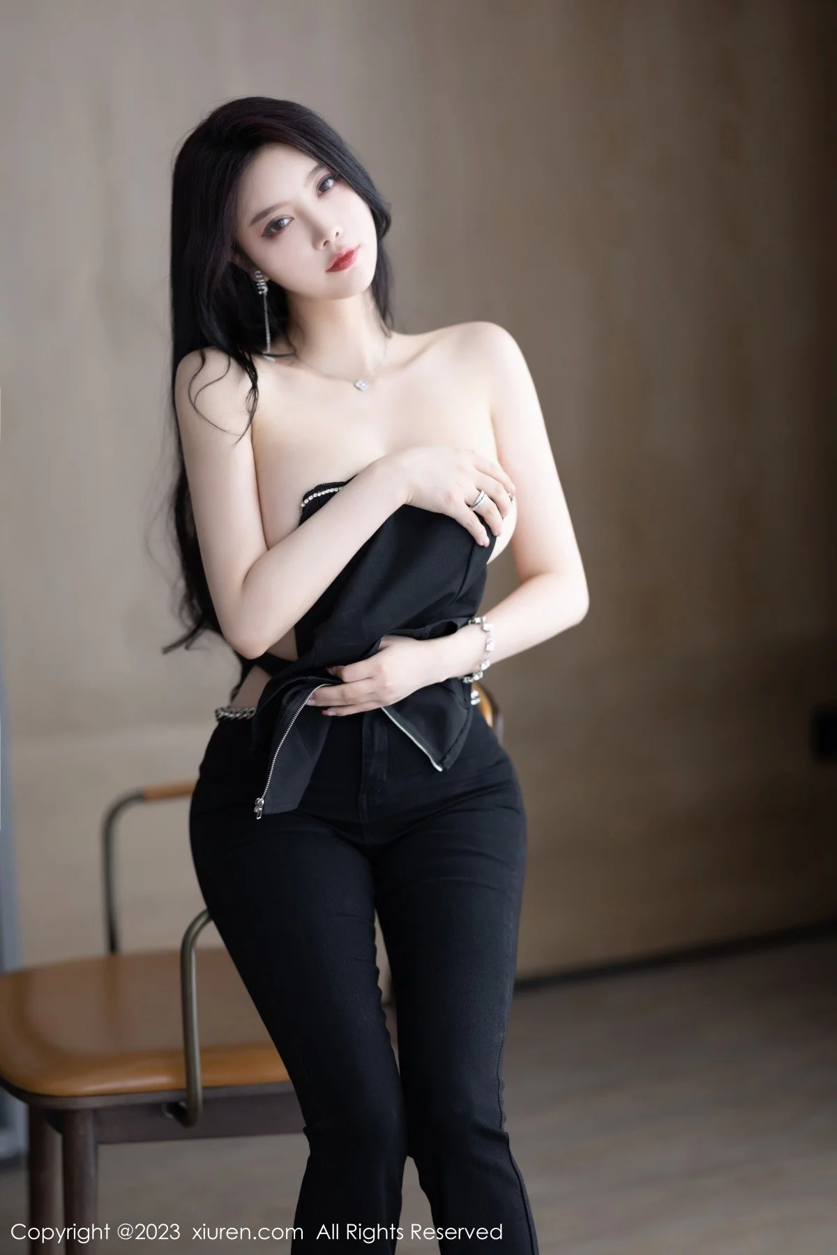 XiuRen第6866期_女神杨晨晨Yome性感轻透蕾丝连体衣秀丰腴身材完美诱惑写真90P