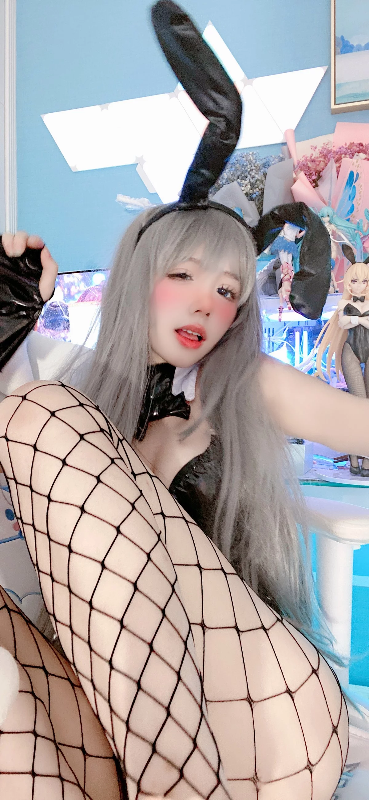 网红美女佳佳拖把兔女郎主题性感低胸皮质连体衣配黑丝网袜秀完美身材诱惑写真131P