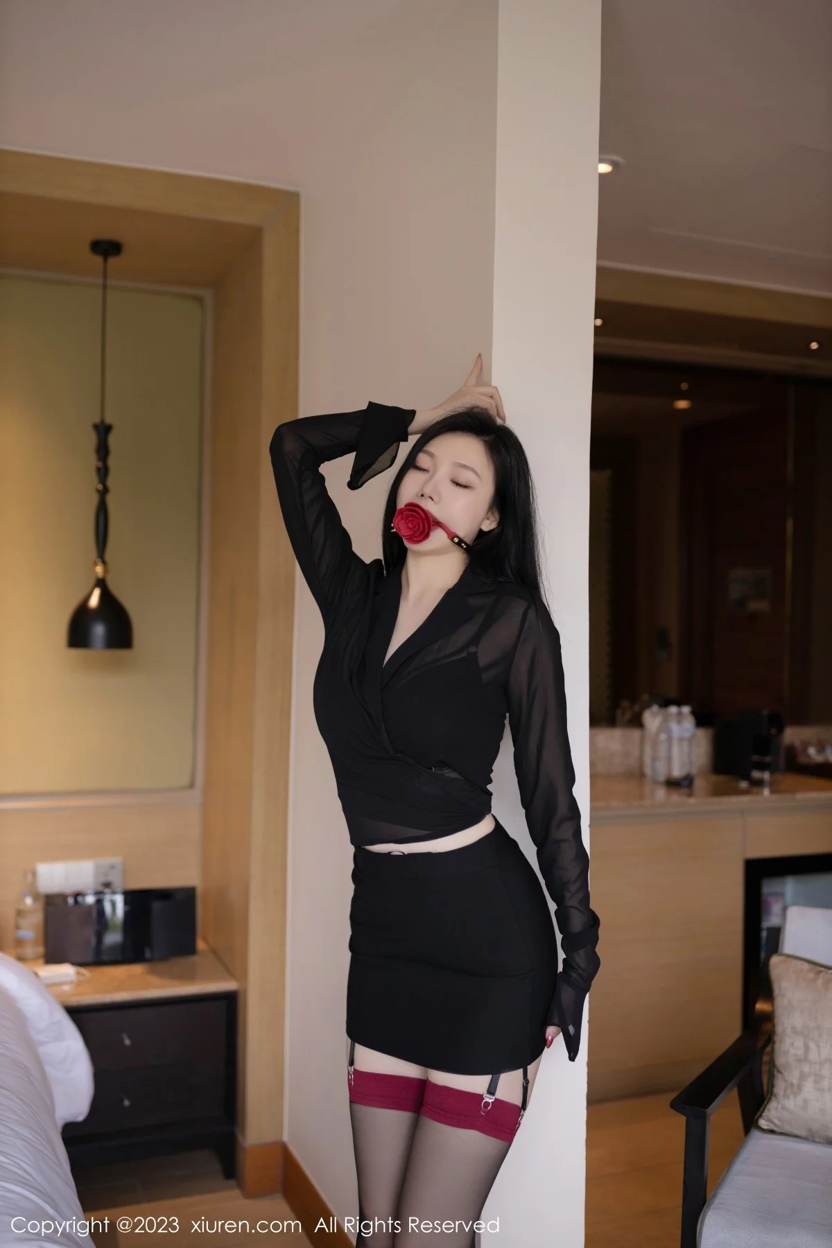XiuRen第6867期_模特安然anran私房性感黑色内衣配黑丝吊袜秀曼妙身姿诱惑写真80P