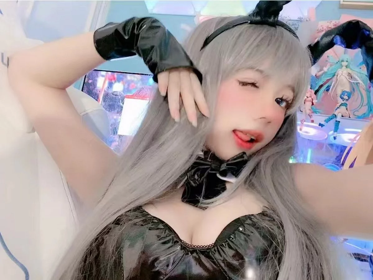 网红美女佳佳拖把兔女郎主题性感低胸皮质连体衣配黑丝网袜秀完美身材诱惑写真131P