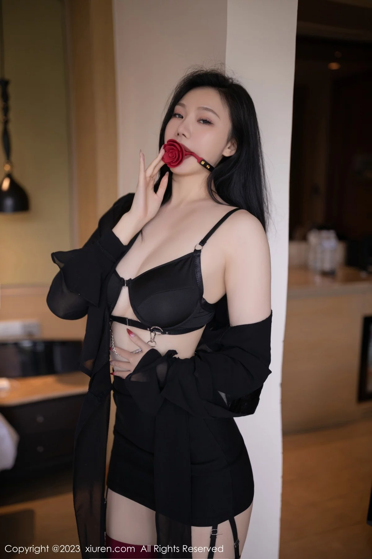 XiuRen第6867期_模特安然anran私房性感黑色内衣配黑丝吊袜秀曼妙身姿诱惑写真80P