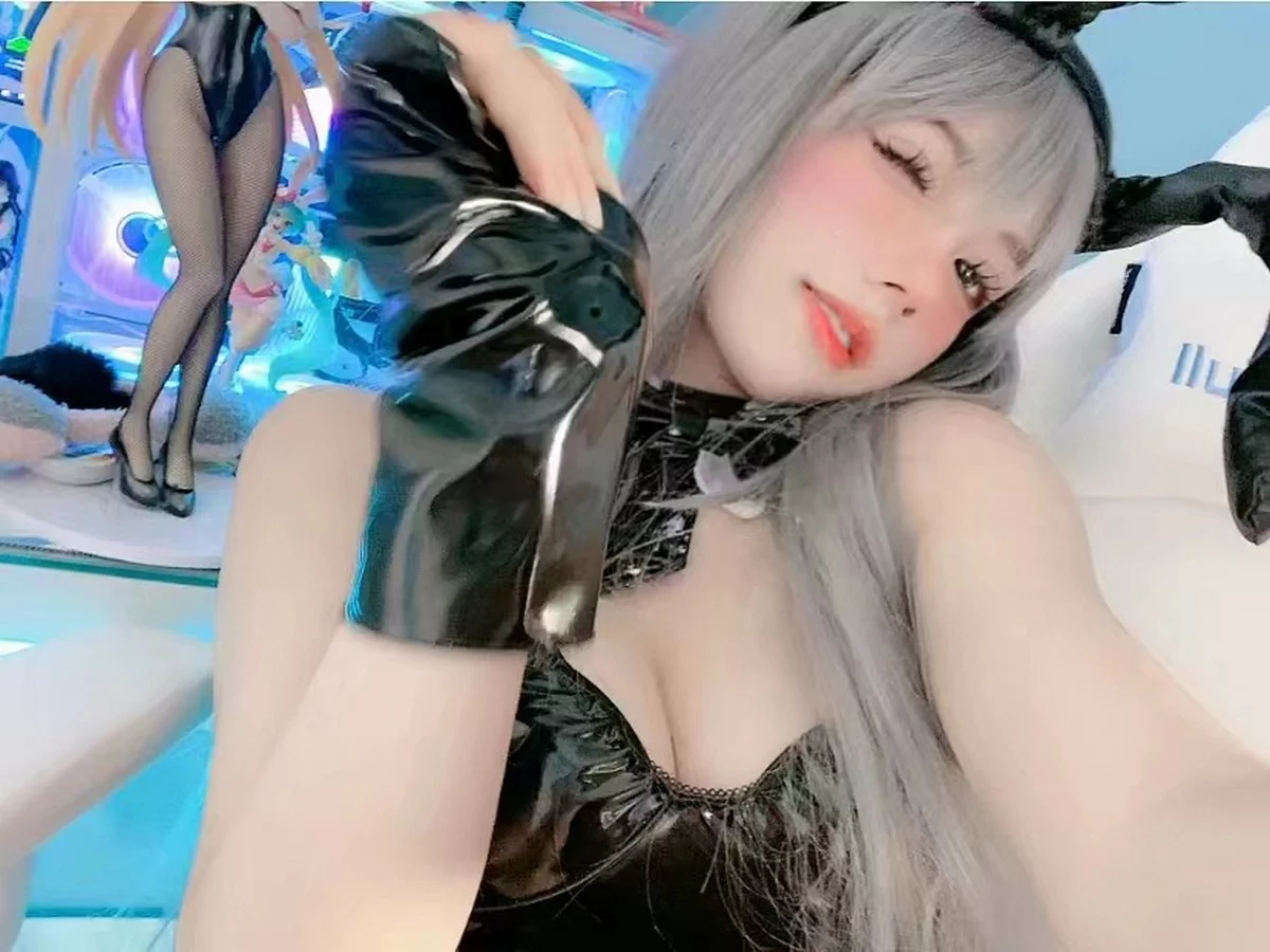 网红美女佳佳拖把兔女郎主题性感低胸皮质连体衣配黑丝网袜秀完美身材诱惑写真131P