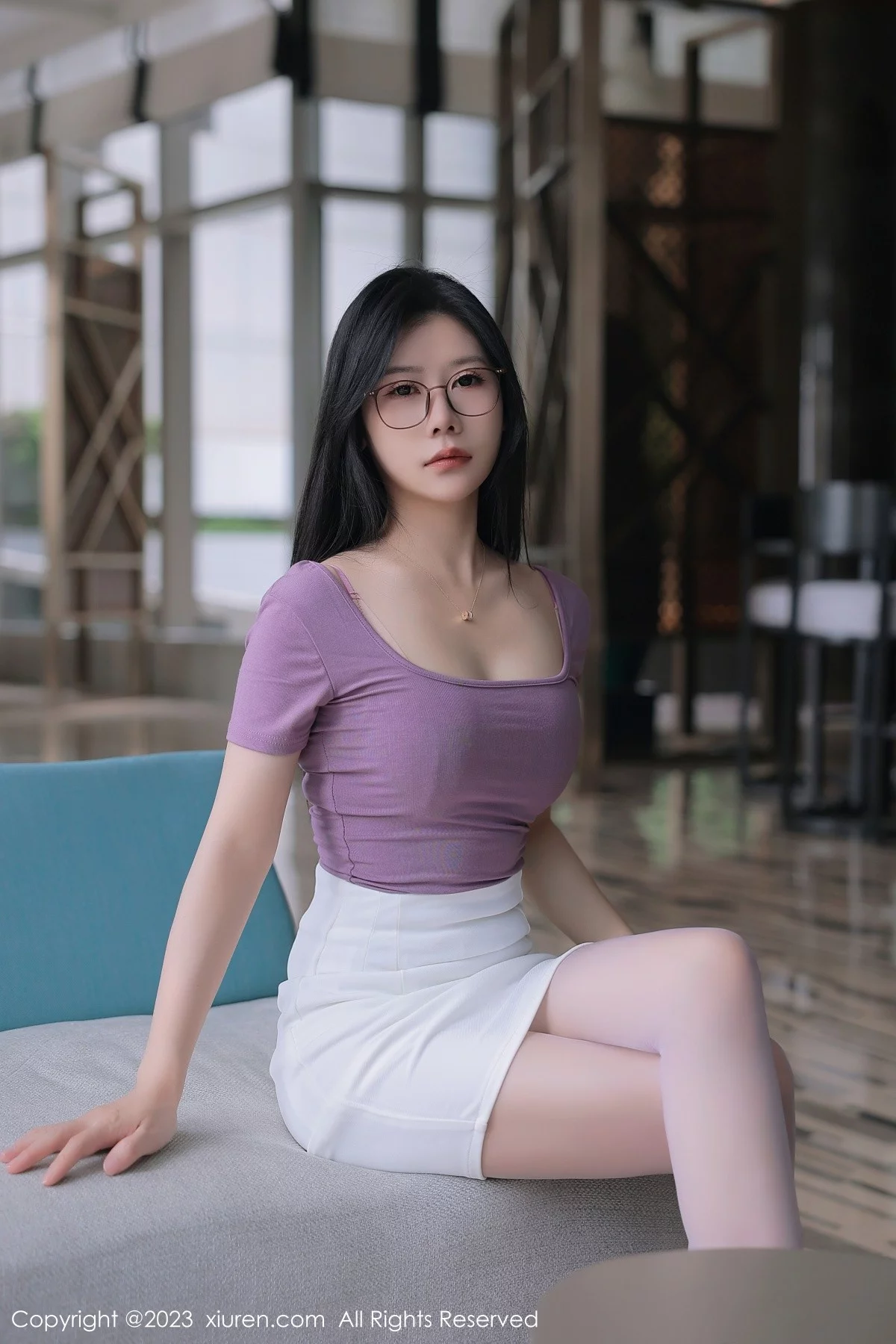 XiuRen第6865期_模特尹甜甜泰国旅拍性感淡红蕾丝内衣配紫色丝袜迷人诱惑写真85P