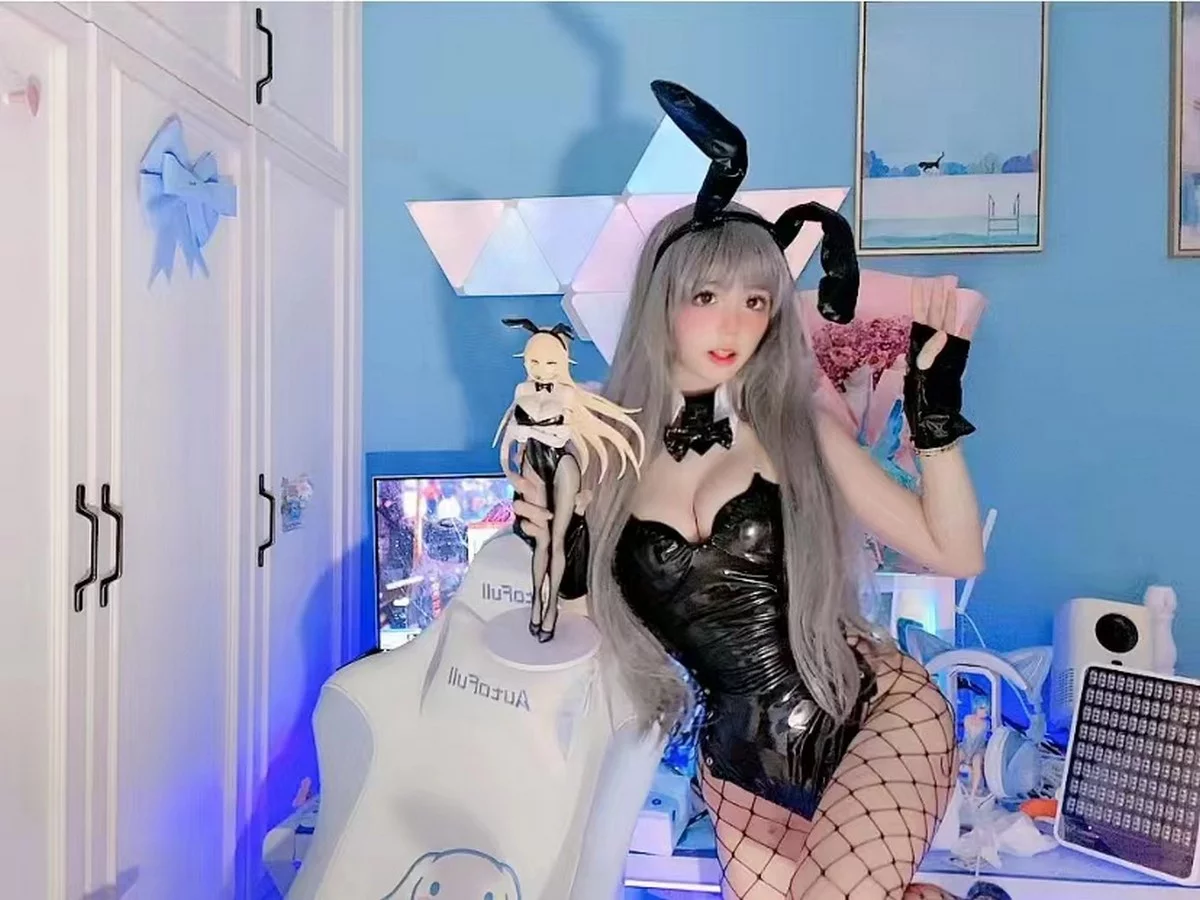 网红美女佳佳拖把兔女郎主题性感低胸皮质连体衣配黑丝网袜秀完美身材诱惑写真131P