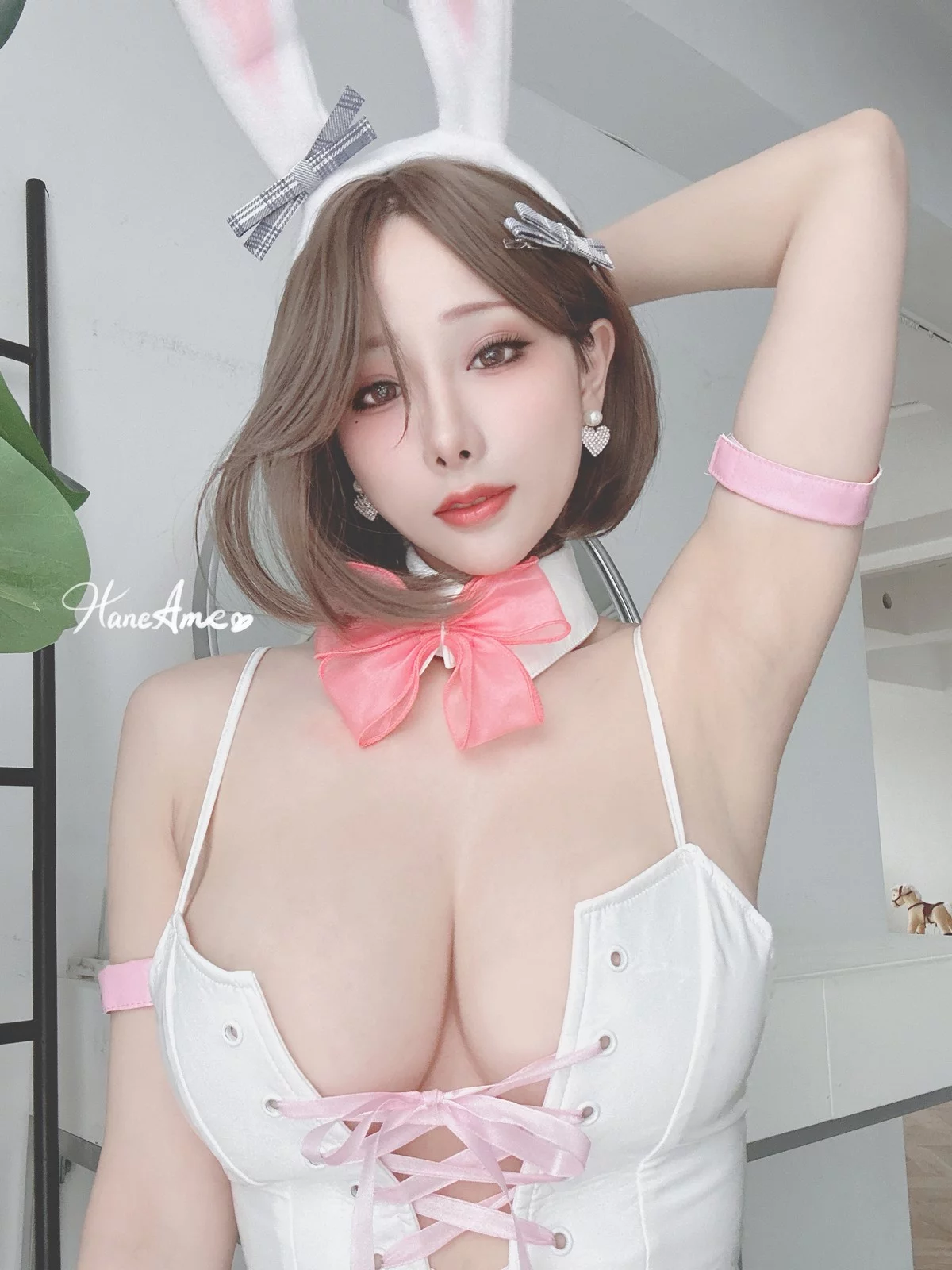 Coser美女雨波_HaneAme韩国小兔子主题性感白色低胸吊带裙秀丰满身材诱惑写真43P