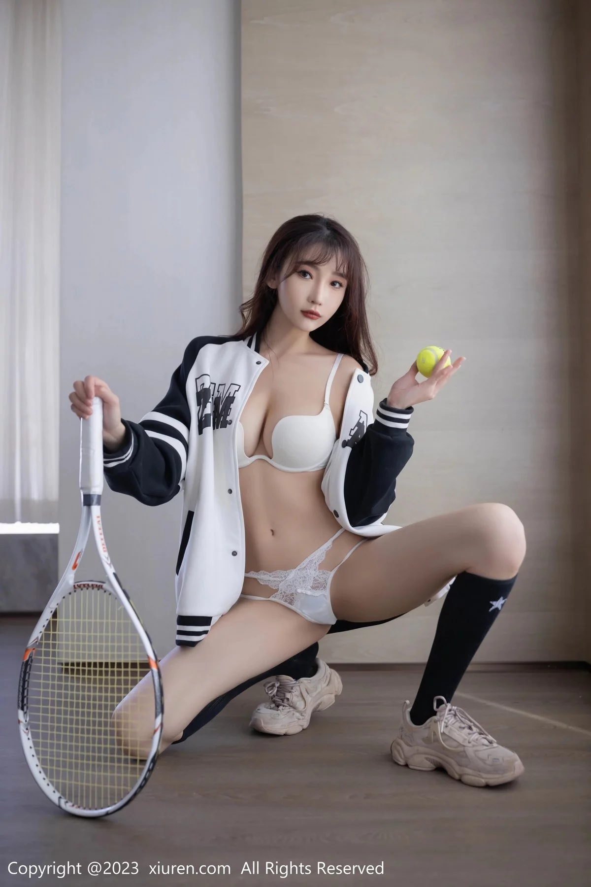 XiuRen第6884期_模特陆萱萱网球主题简约网球服露白色内衣秀曼妙身姿诱惑写真81P