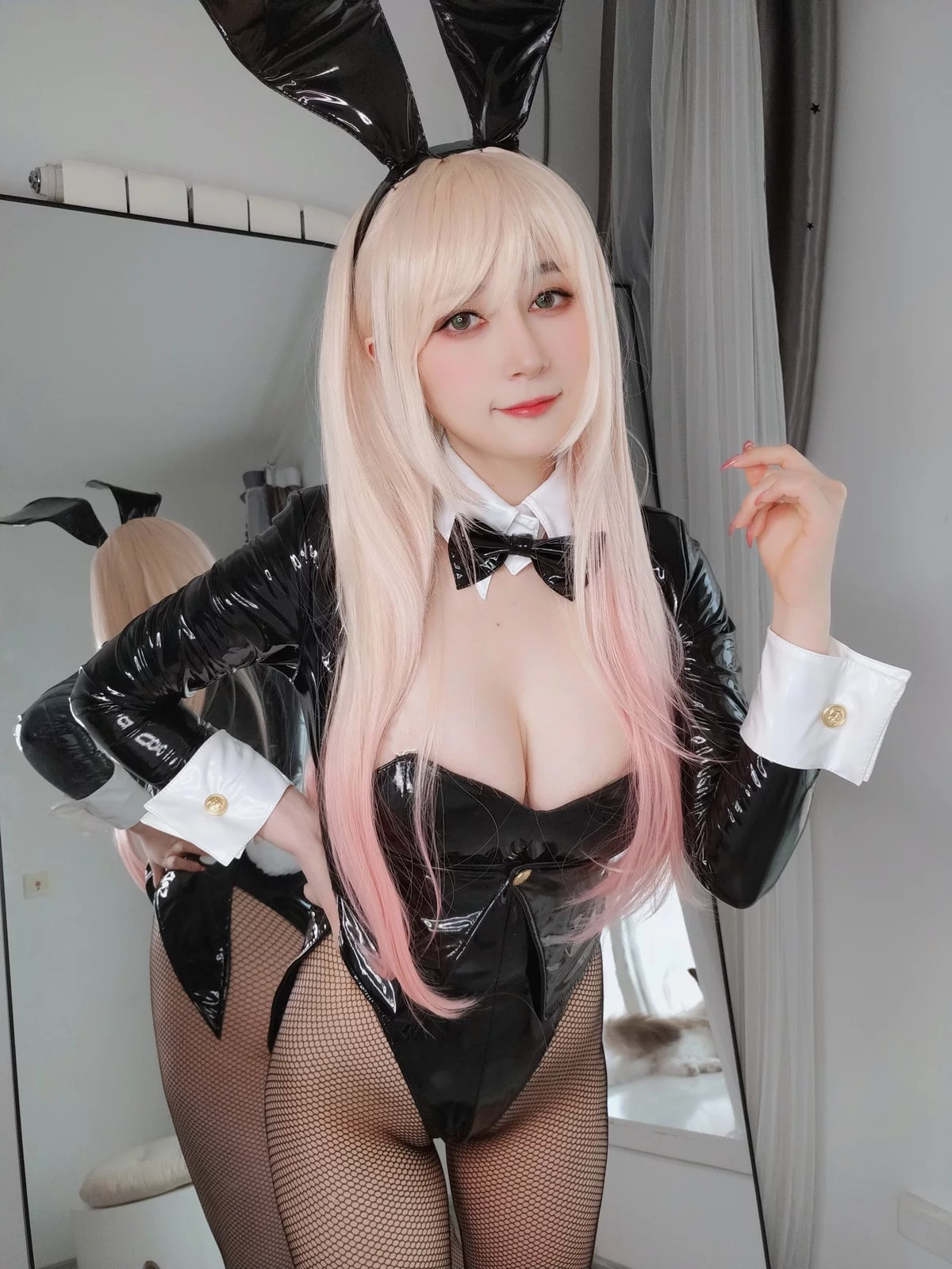 Coser小姐姐白银喜多川海梦兔女郎主题性感黑色皮质连体衣配黑丝吊袜诱惑写真174P