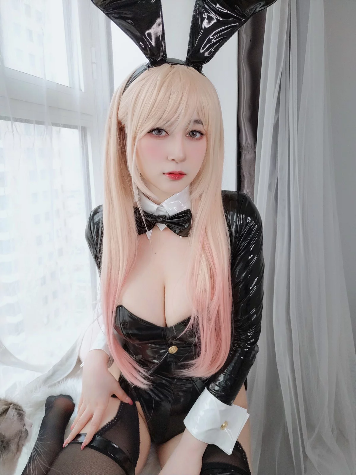 Coser小姐姐白银喜多川海梦兔女郎主题性感黑色皮质连体衣配黑丝吊袜诱惑写真174P