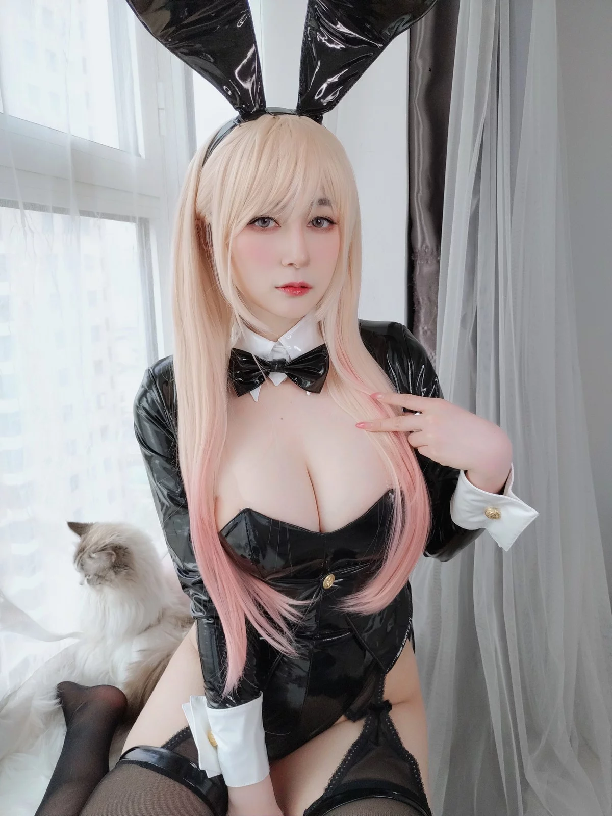 Coser小姐姐白银喜多川海梦兔女郎主题性感黑色皮质连体衣配黑丝吊袜诱惑写真174P