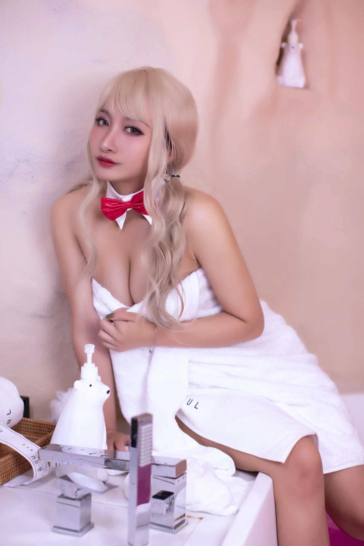 动漫博主洛璃LoLiSAMA红兔主题私房情趣捆绑性感红色服饰秀完美身材诱惑写真53P