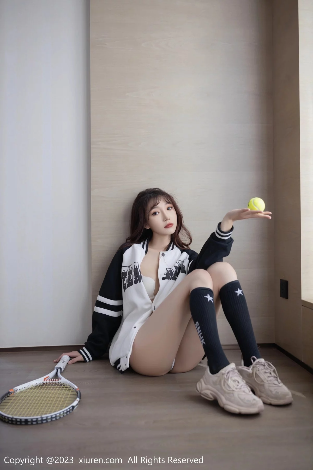 XiuRen第6884期_模特陆萱萱网球主题简约网球服露白色内衣秀曼妙身姿诱惑写真81P