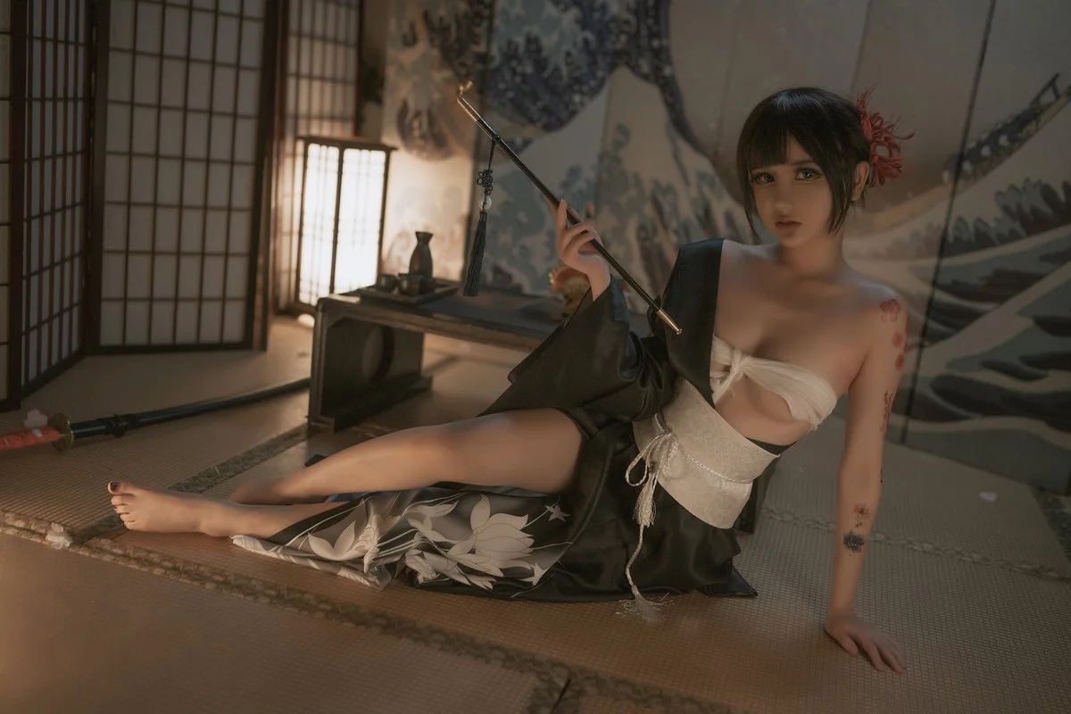 网络美女您的蛋蛋黑社会大小姐主题私房性感白色布带裹身秀火辣身材诱惑写真38P