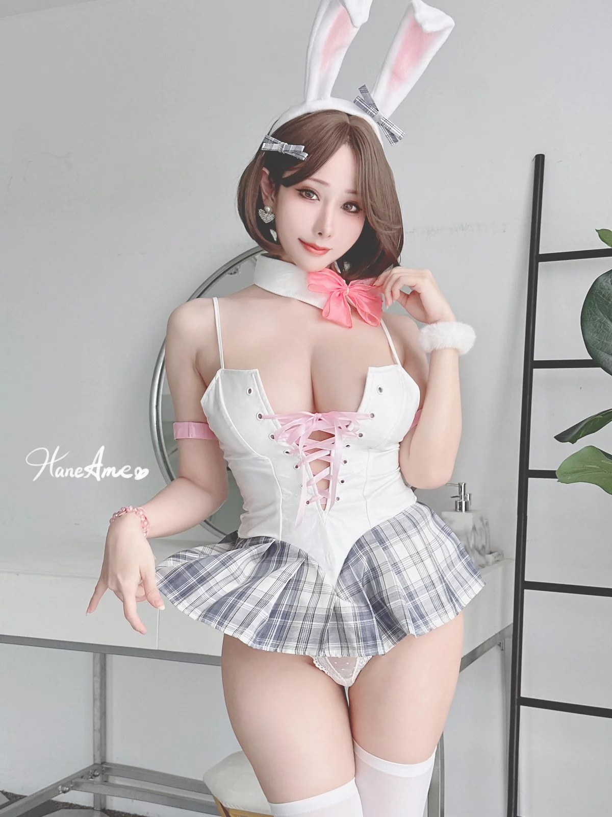 Coser美女雨波_HaneAme韩国小兔子主题性感白色低胸吊带裙秀丰满身材诱惑写真43P