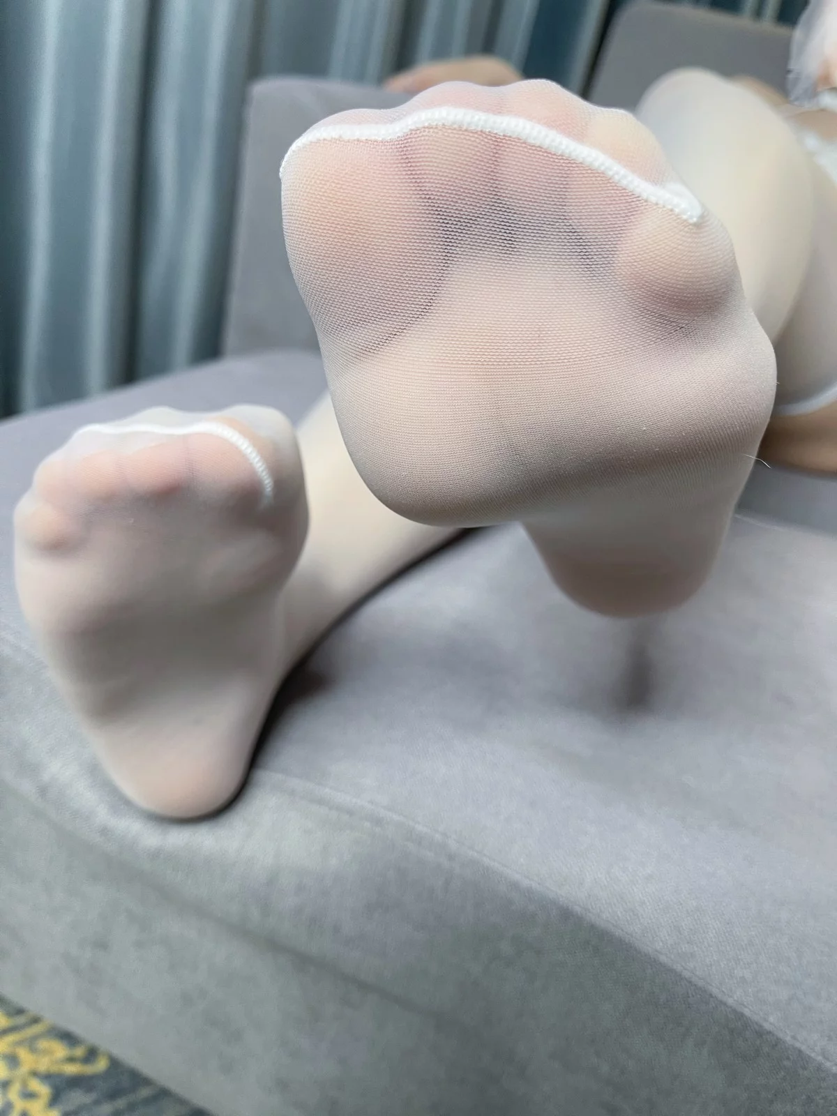 网络美女豪歌绝不后悔花嫁主题私房性感白色轻透婚纱秀翘臀美腿惹火诱惑写真40P
