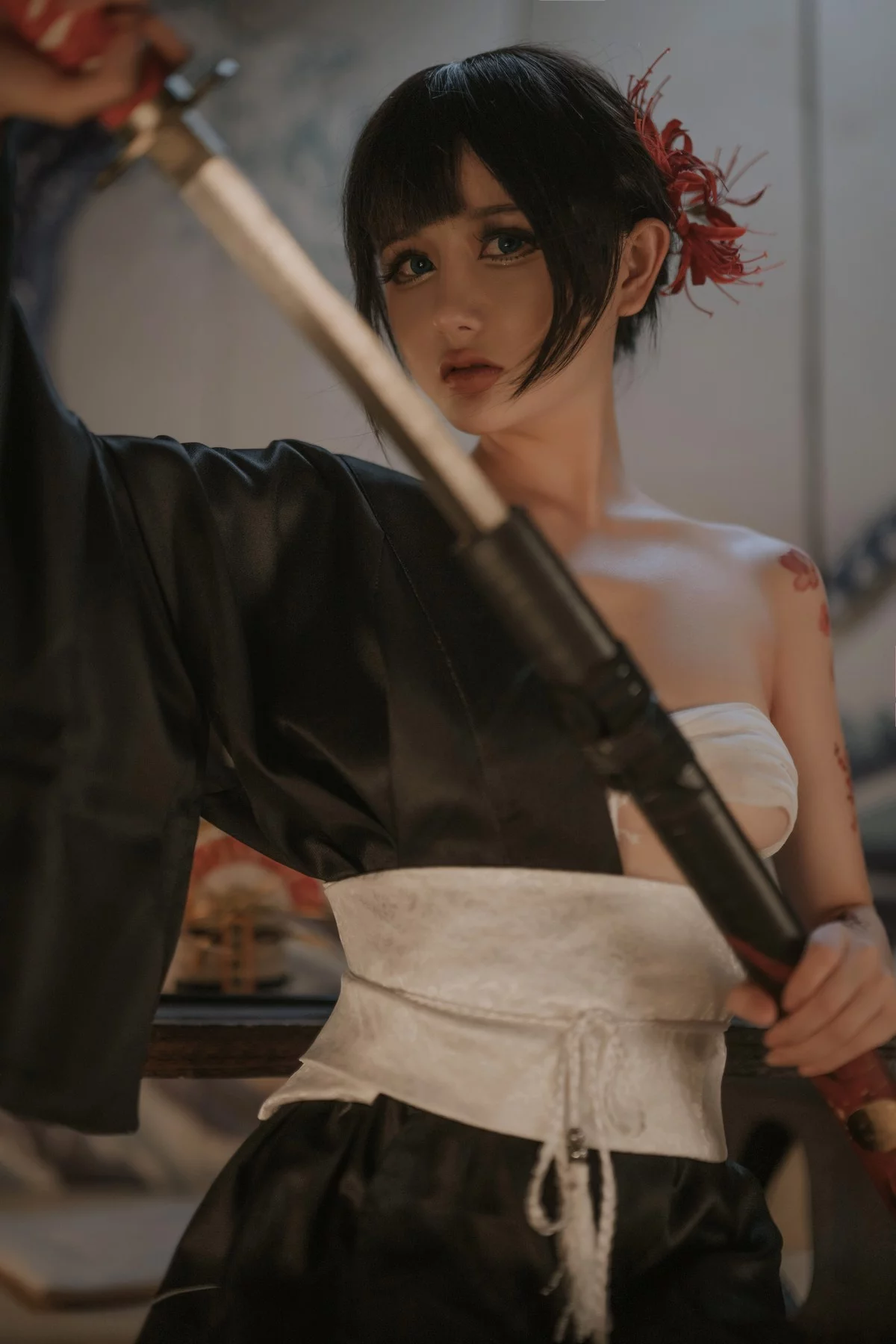 网络美女您的蛋蛋黑社会大小姐主题私房性感白色布带裹身秀火辣身材诱惑写真38P