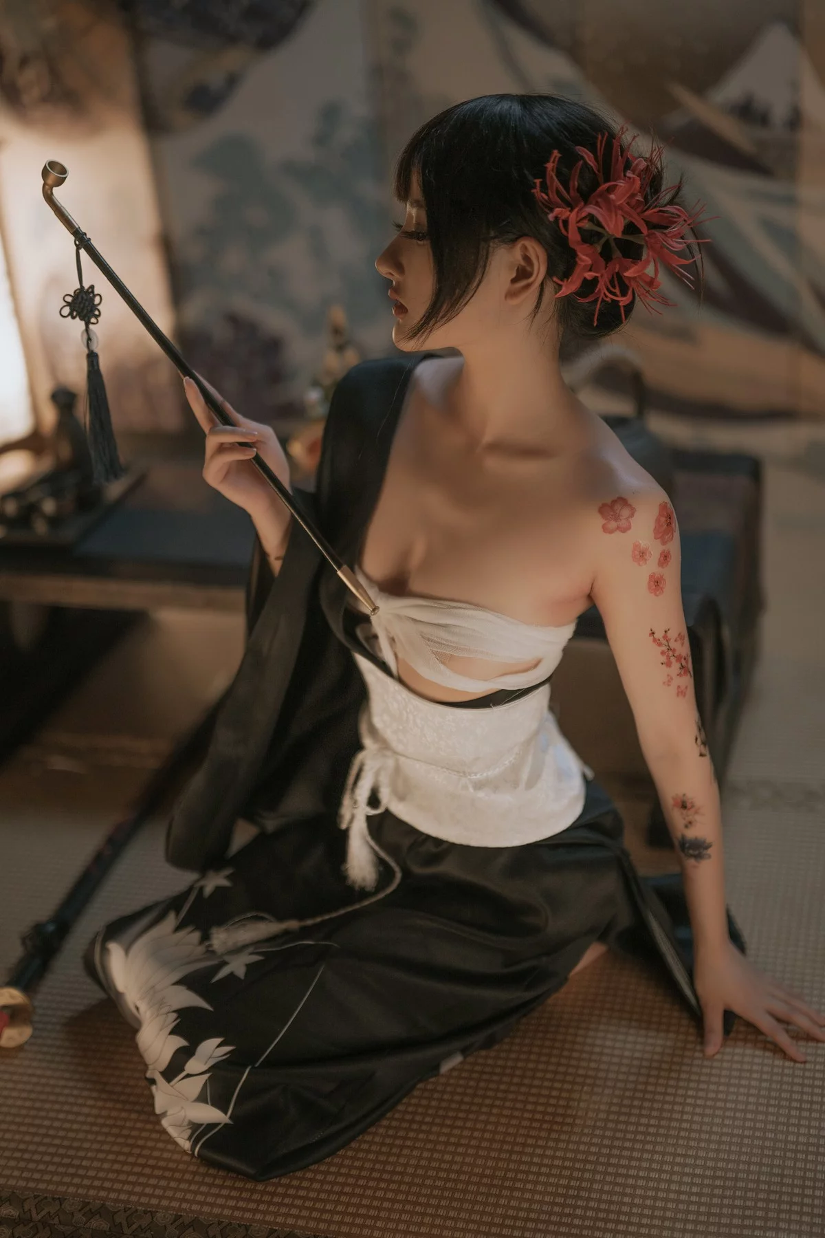 网络美女您的蛋蛋黑社会大小姐主题私房性感白色布带裹身秀火辣身材诱惑写真38P