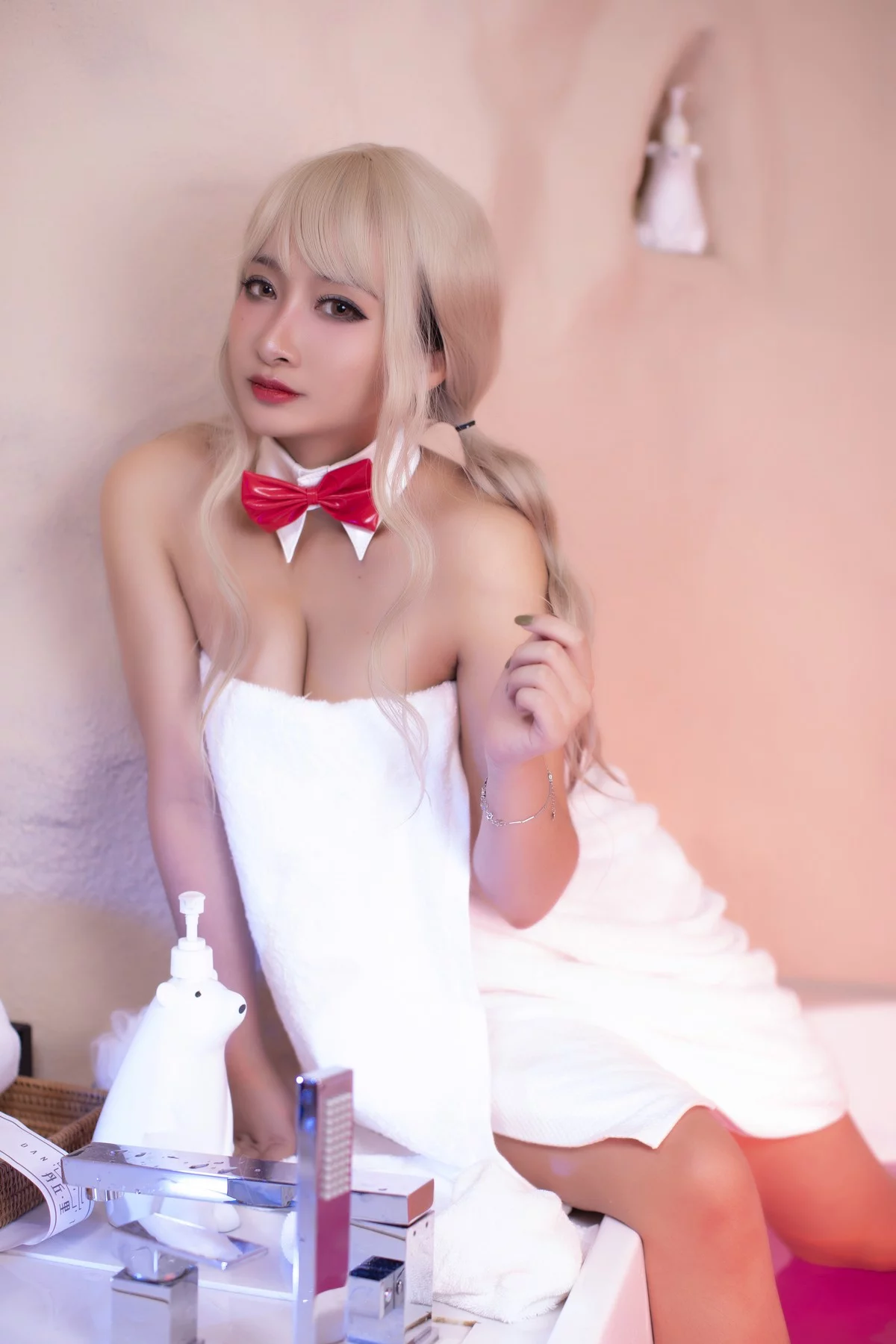 动漫博主洛璃LoLiSAMA红兔主题私房情趣捆绑性感红色服饰秀完美身材诱惑写真53P