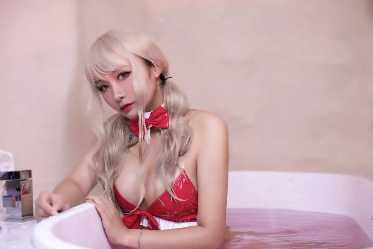 动漫博主洛璃LoLiSAMA红兔主题私房情趣捆绑性感红色服饰秀完美身材诱惑写真53P