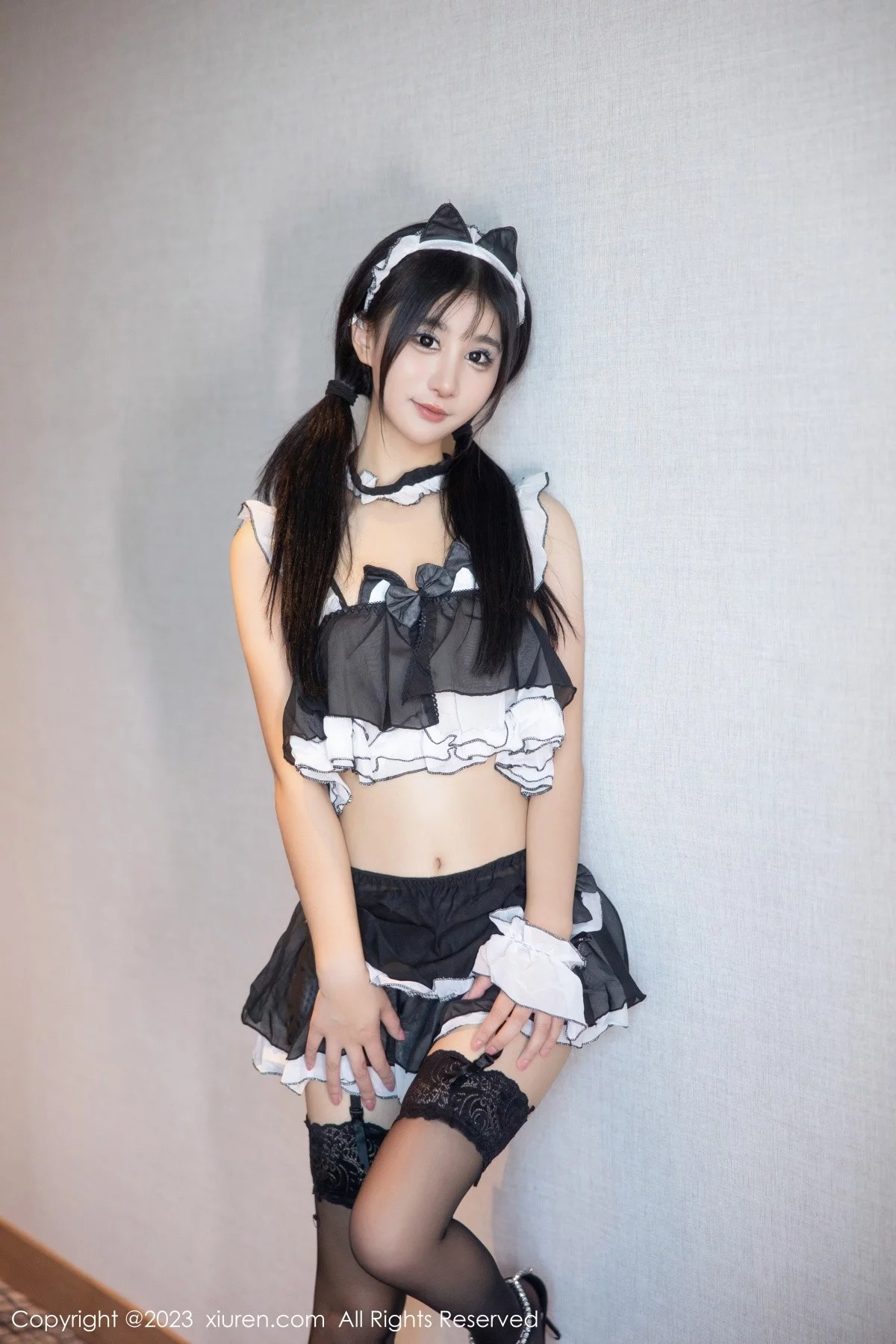 XiuRen第6795期_女神小果冻儿性感黑色女仆服饰配蕾丝吊袜秀完美身材诱惑写真86P
