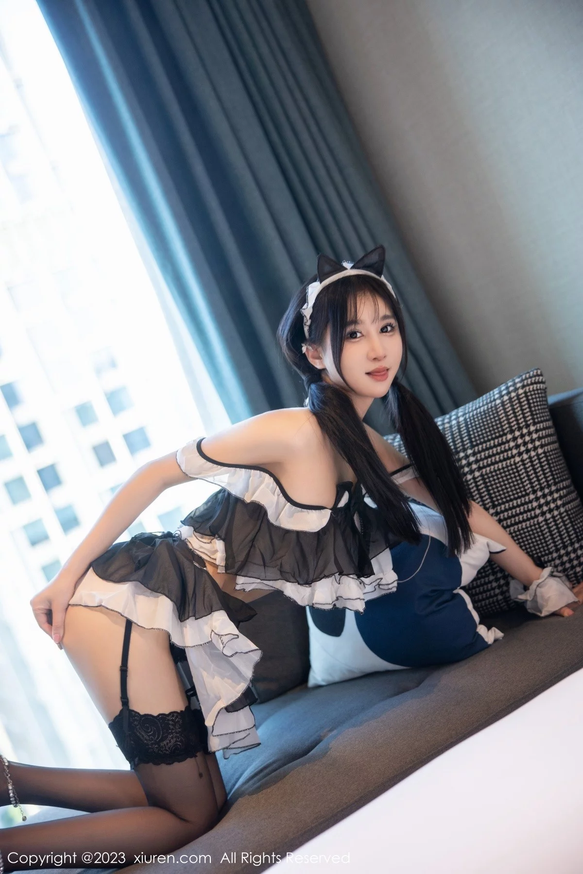 XiuRen第6795期_女神小果冻儿性感黑色女仆服饰配蕾丝吊袜秀完美身材诱惑写真86P