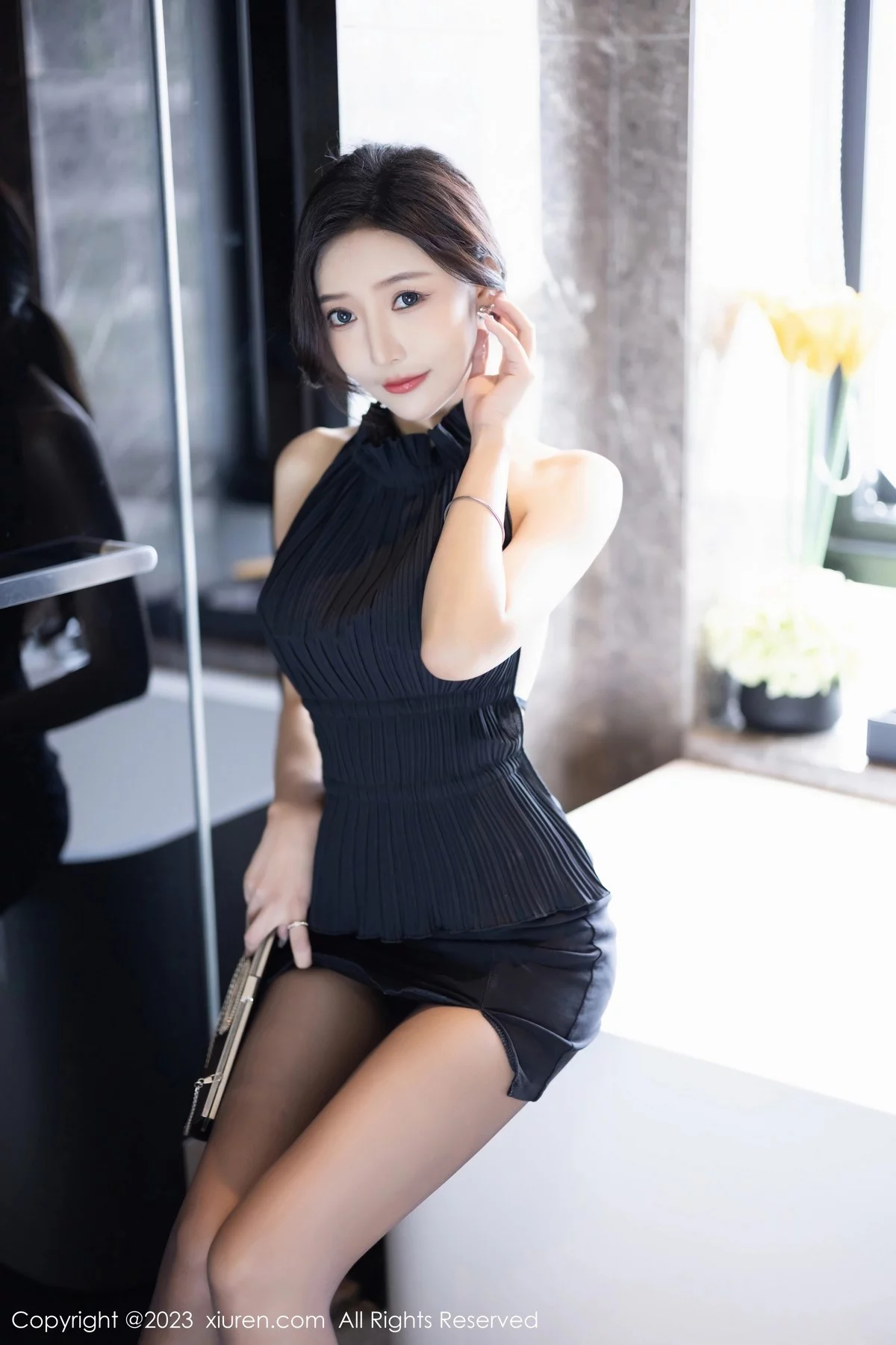 XiuRen第6891期_女神王馨瑶yanni脱黑色短裙露超薄无内黑丝秀火辣身材诱惑写真83P