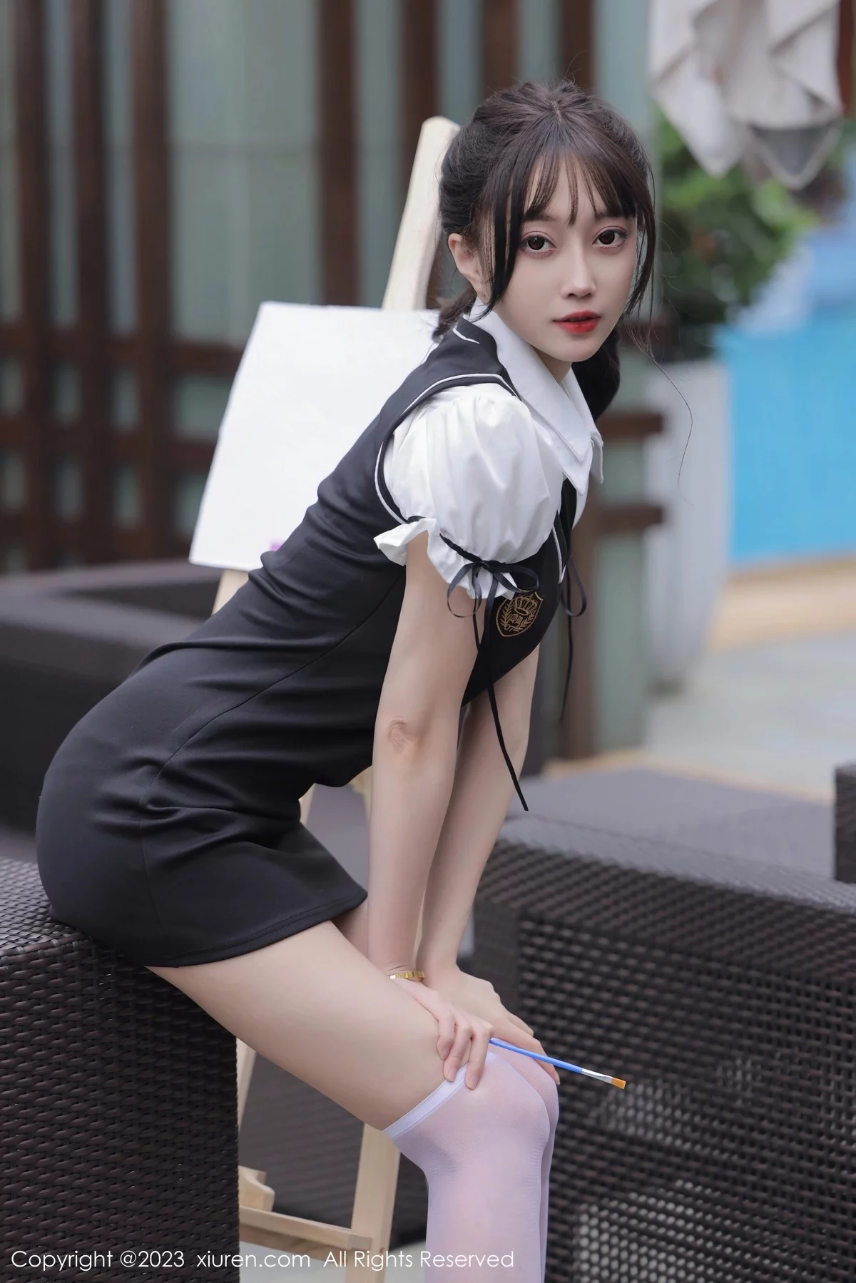 XiuRen第6889期_模特玥儿玥er脱性感白T露白色内衣配白丝袜秀曼妙身姿诱惑写真72P