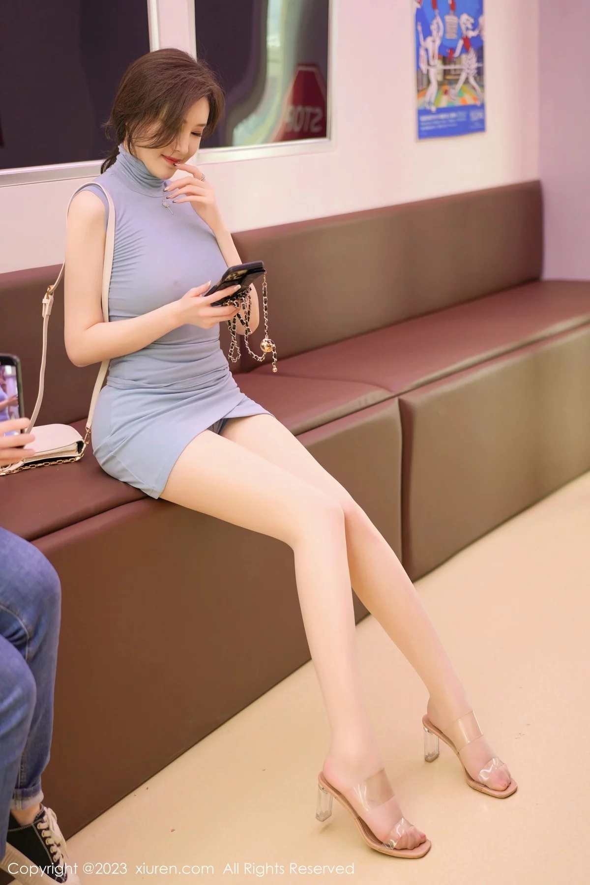 XiuRen第6888期_女神Carol周妍希浅蓝收身连衣裙配超薄肉丝秀丰满身材诱惑写真71P