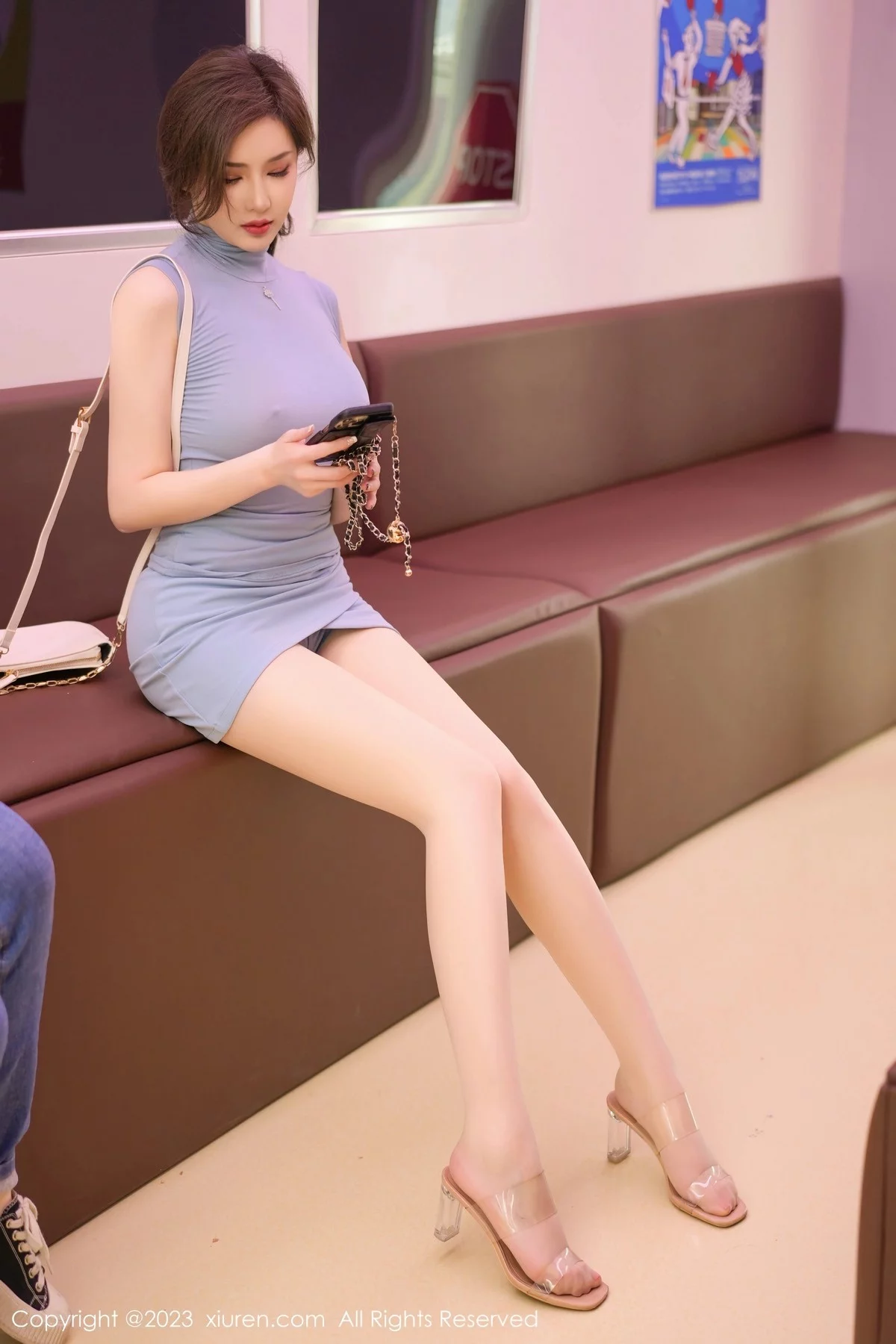 XiuRen第6888期_女神Carol周妍希浅蓝收身连衣裙配超薄肉丝秀丰满身材诱惑写真71P