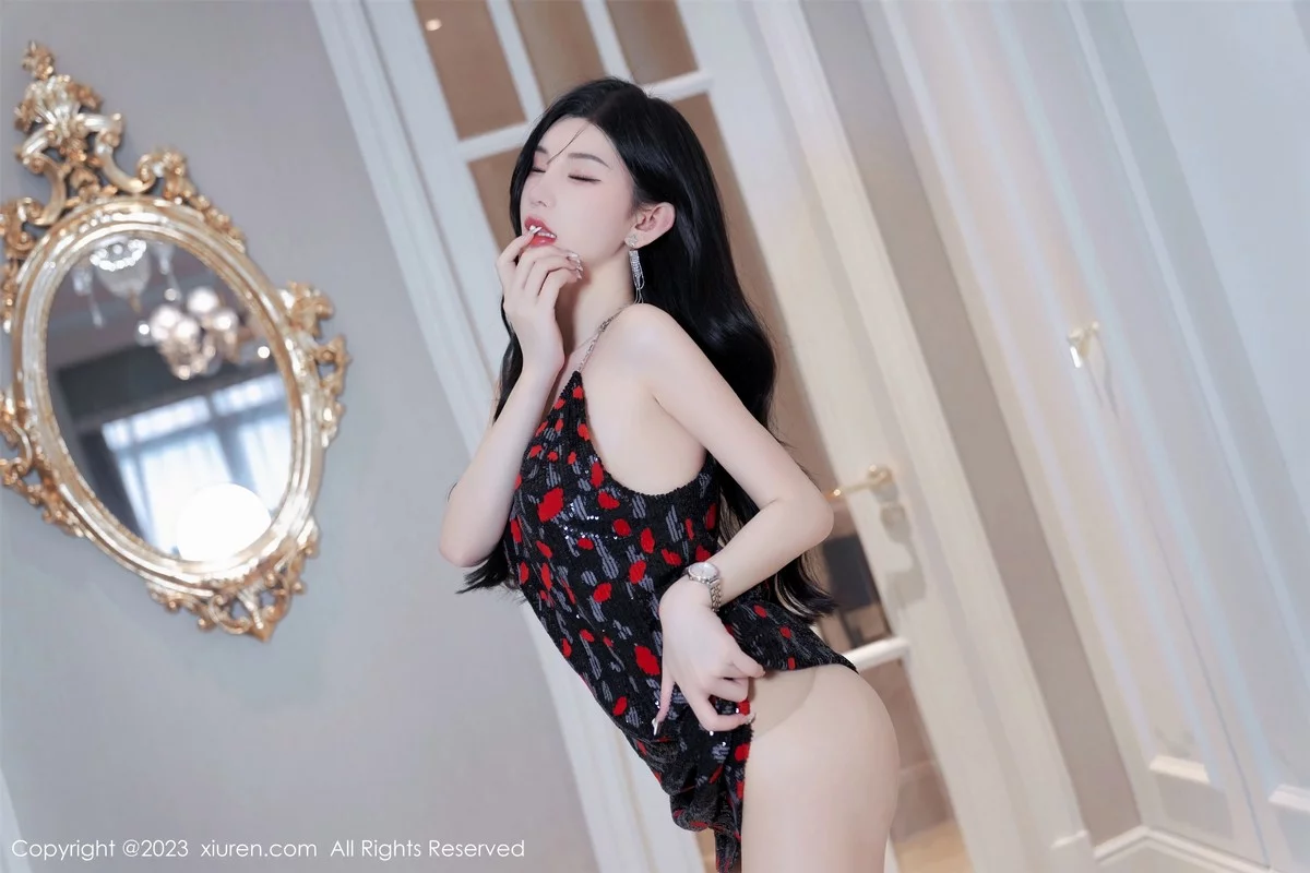 XiuRen第6894期_女神周于希Sally梦中情人主题浴缸里花瓣浴秀惹火身材诱惑写真82P