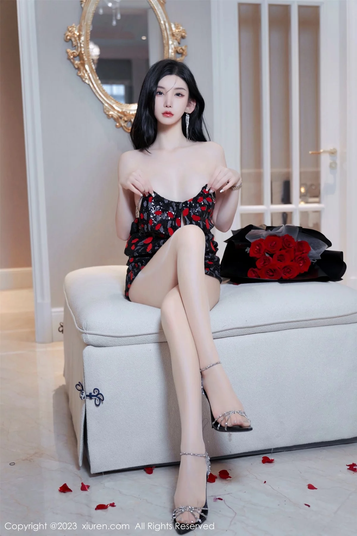 XiuRen第6894期_女神周于希Sally梦中情人主题浴缸里花瓣浴秀惹火身材诱惑写真82P