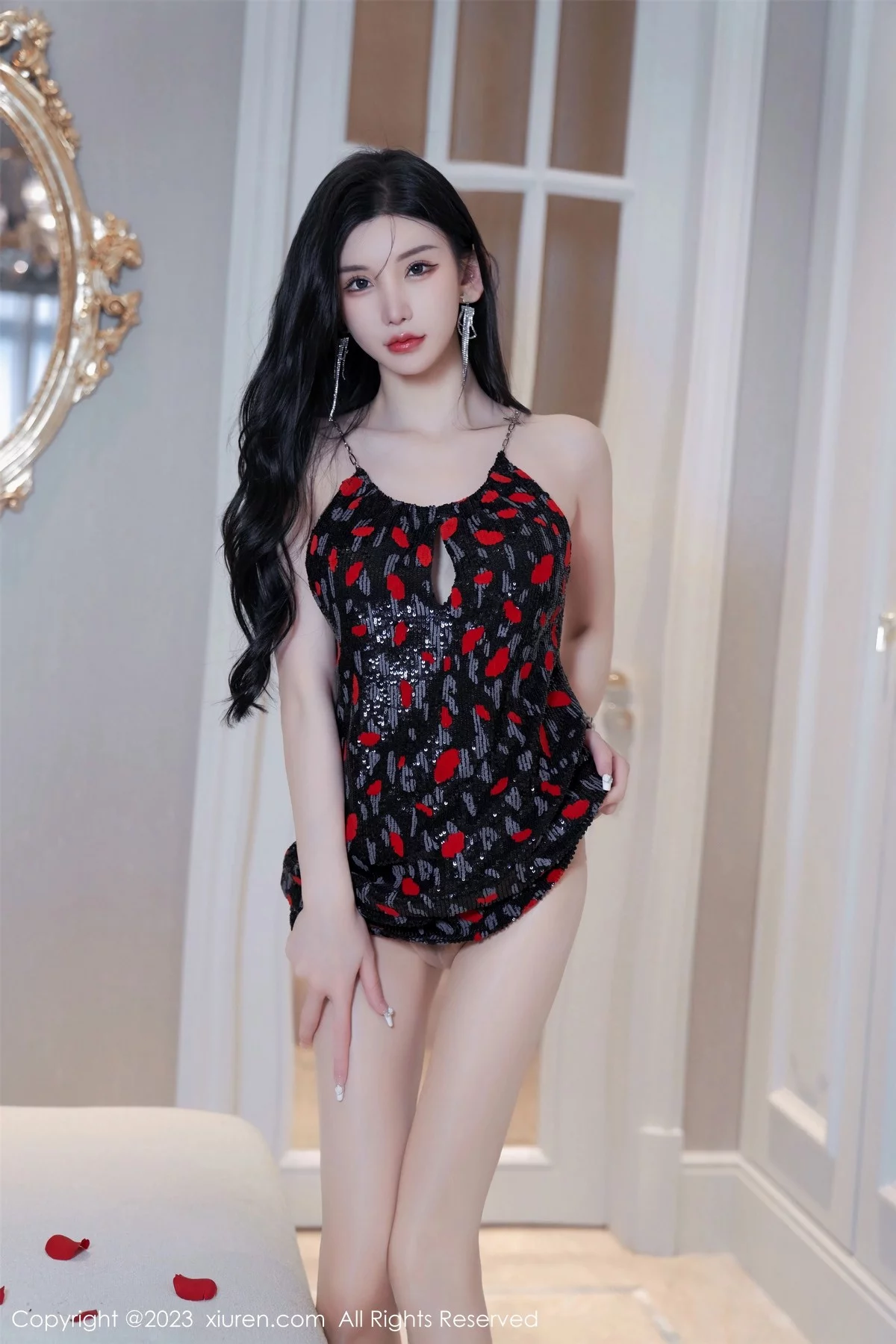 XiuRen第6894期_女神周于希Sally梦中情人主题浴缸里花瓣浴秀惹火身材诱惑写真82P