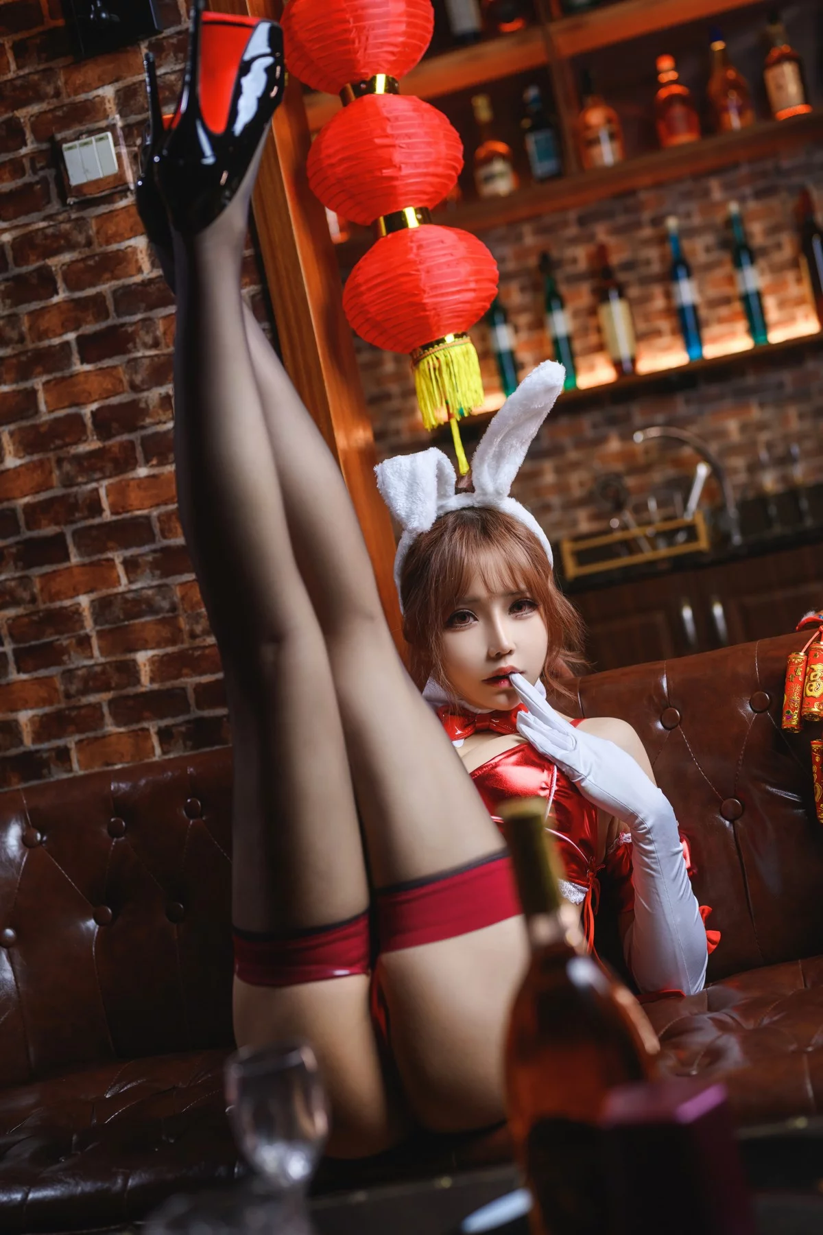 二次元妹子抱走莫子aa兔色撩人主题性感红色情趣内衣露豪乳遮点惹火诱惑写真60P