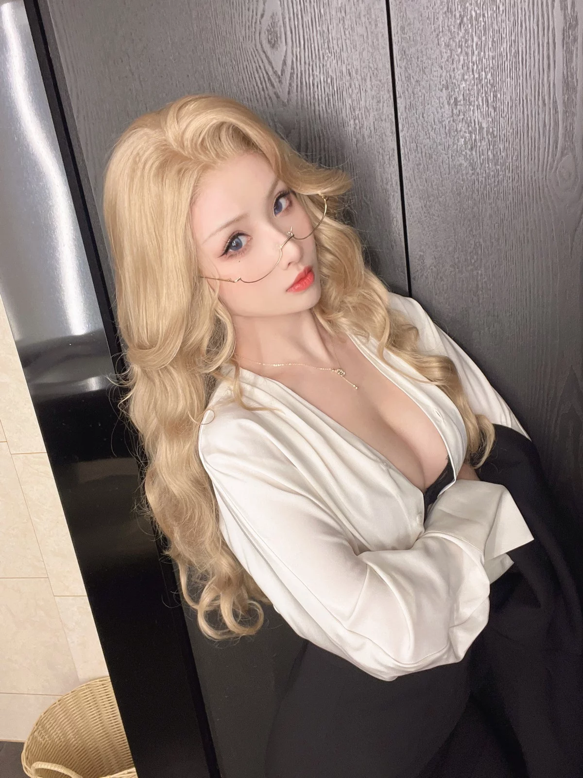 网络美女rioko凉凉子女总裁主题性感白衬衫配超薄黑丝露黑色蕾丝内衣诱惑写真55P