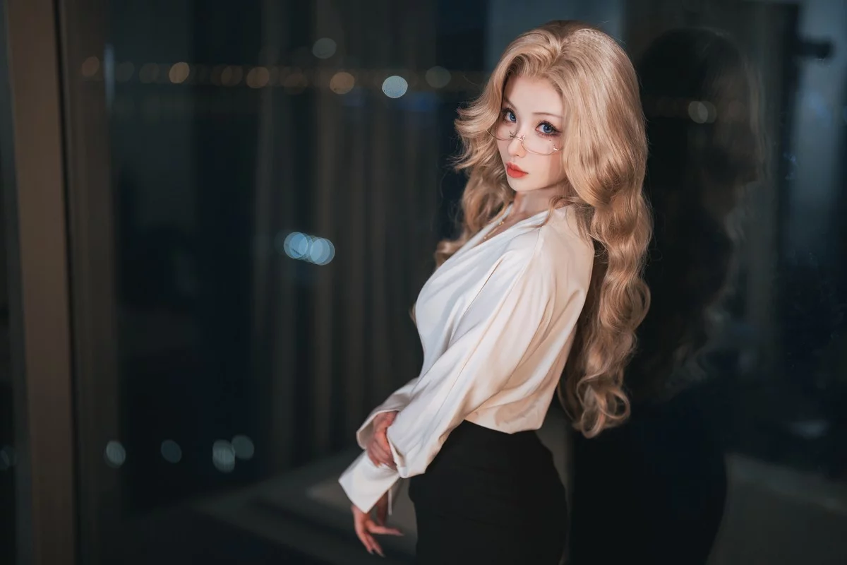 网络美女rioko凉凉子女总裁主题性感白衬衫配超薄黑丝露黑色蕾丝内衣诱惑写真55P