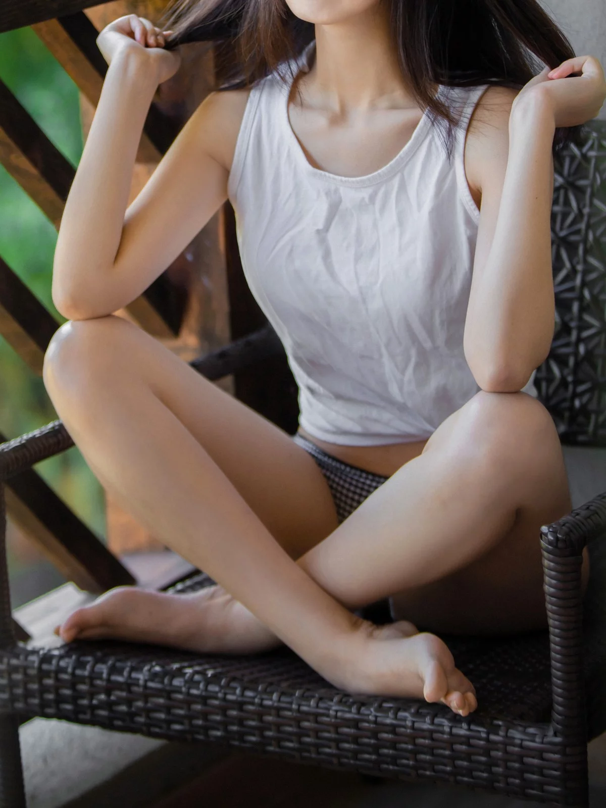 次元少女念雪ww夏日微风主题户外白色背心配性感内裤秀曼妙身姿迷人写真50P