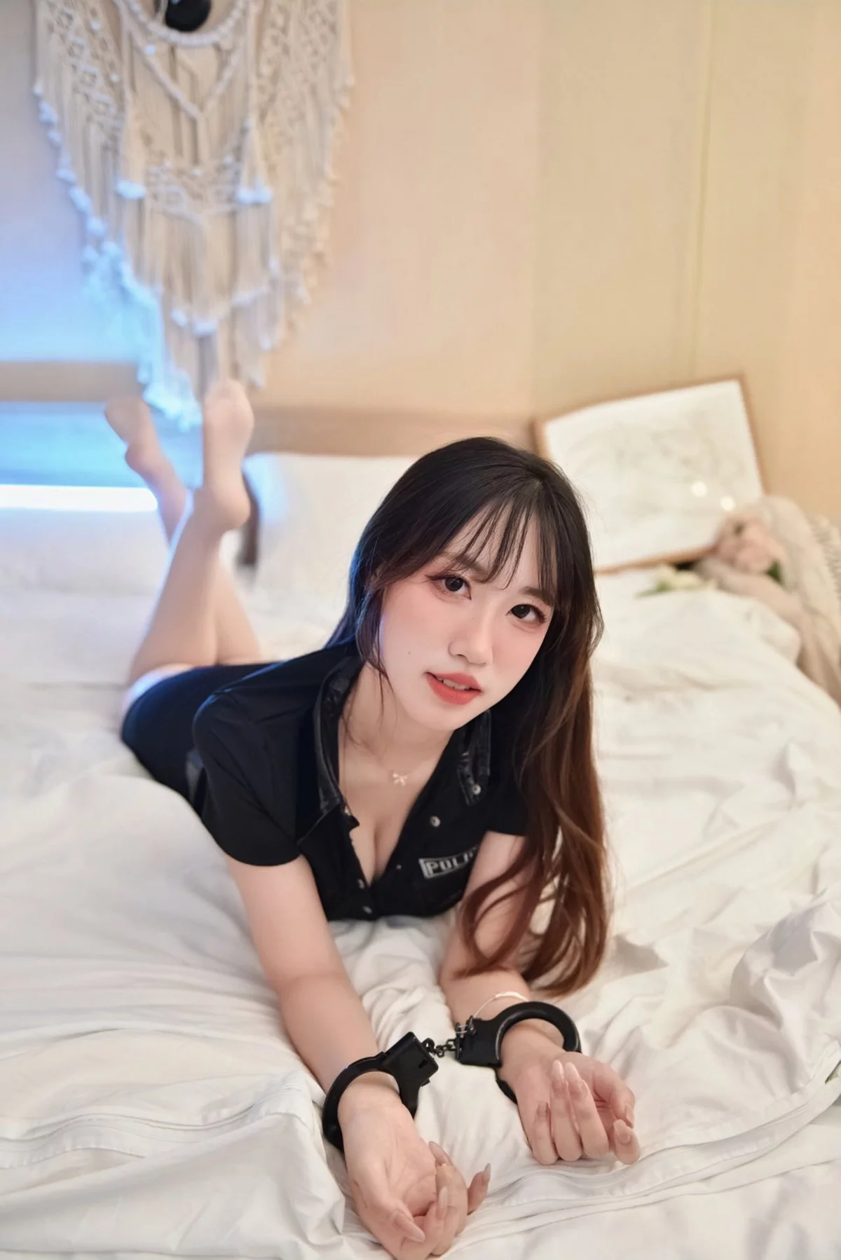 B站主播青稞芋泥陶可爱性感女警主题性感白T配超薄黑丝+女警制服完美诱惑写真58P