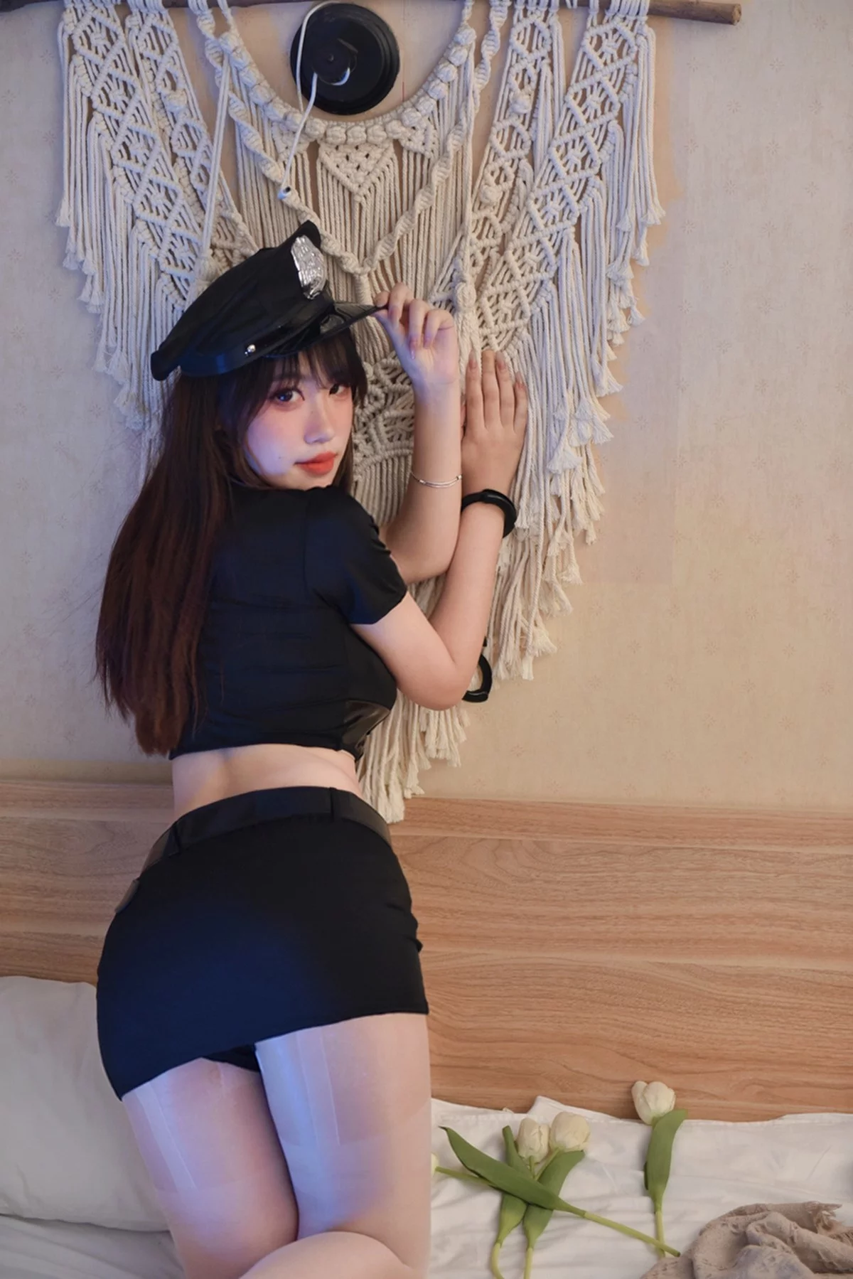 B站主播青稞芋泥陶可爱性感女警主题性感白T配超薄黑丝+女警制服完美诱惑写真58P