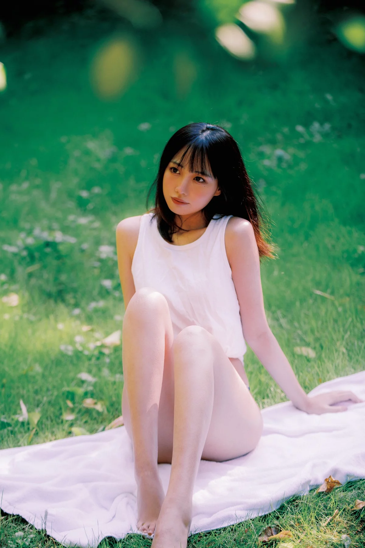 次元少女念雪ww夏日微风主题户外白色背心配性感内裤秀曼妙身姿迷人写真50P