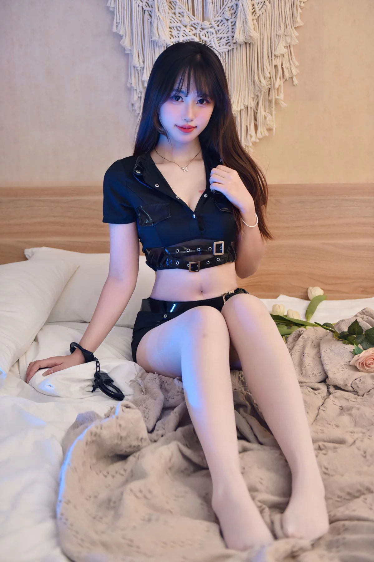 B站主播青稞芋泥陶可爱性感女警主题性感白T配超薄黑丝+女警制服完美诱惑写真58P