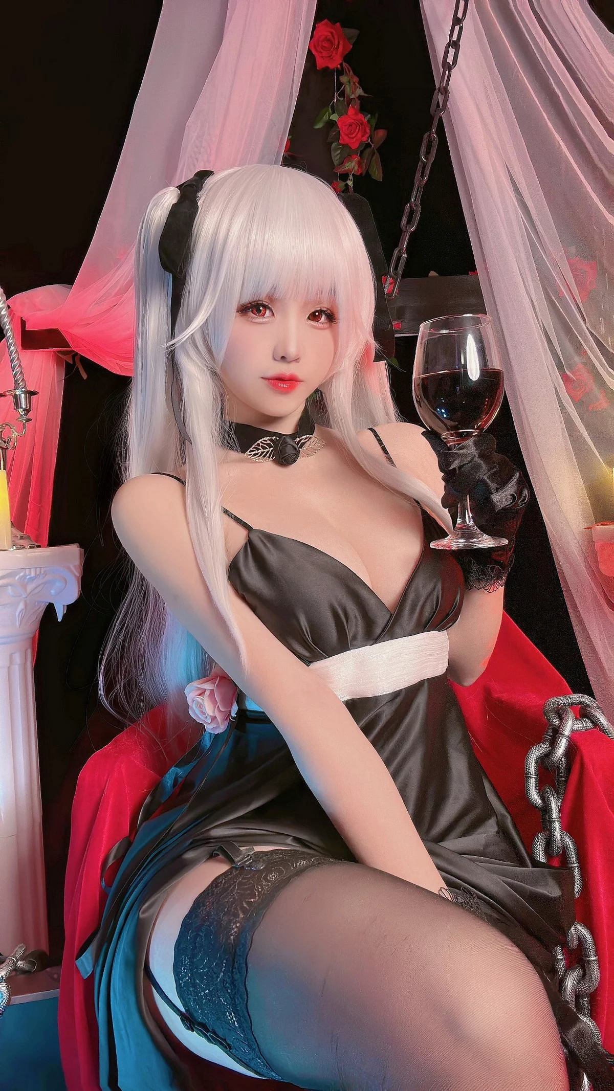 网络美女miko酱ww雾枝主题性感黑色低胸吊带礼裙配黑丝吊袜秀完美身材诱惑写真41P