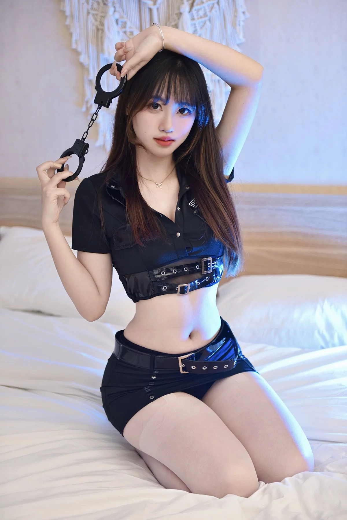 B站主播青稞芋泥陶可爱性感女警主题性感白T配超薄黑丝+女警制服完美诱惑写真58P