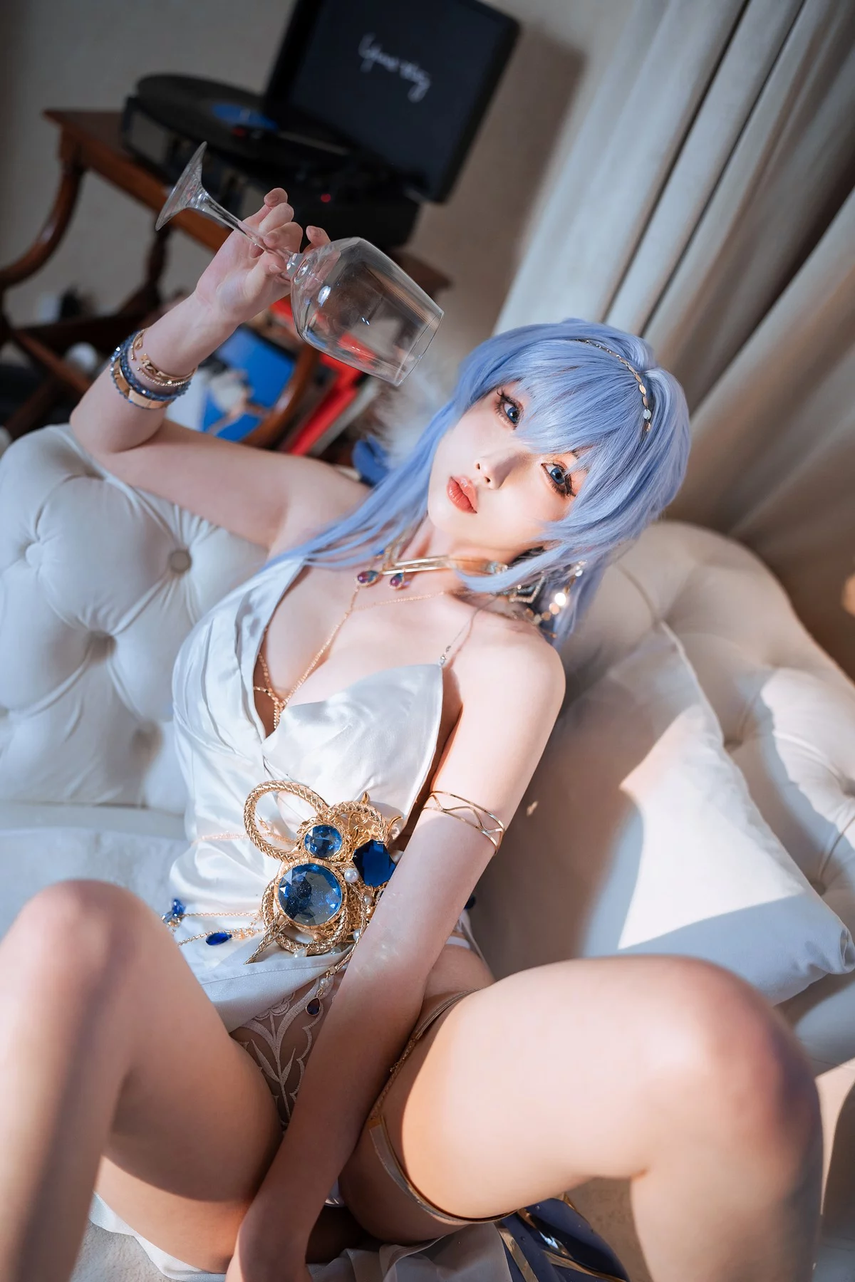 网络美女rioko凉凉子海伦礼服主题私房性感白色低胸礼裙秀完美身材诱惑写真48P