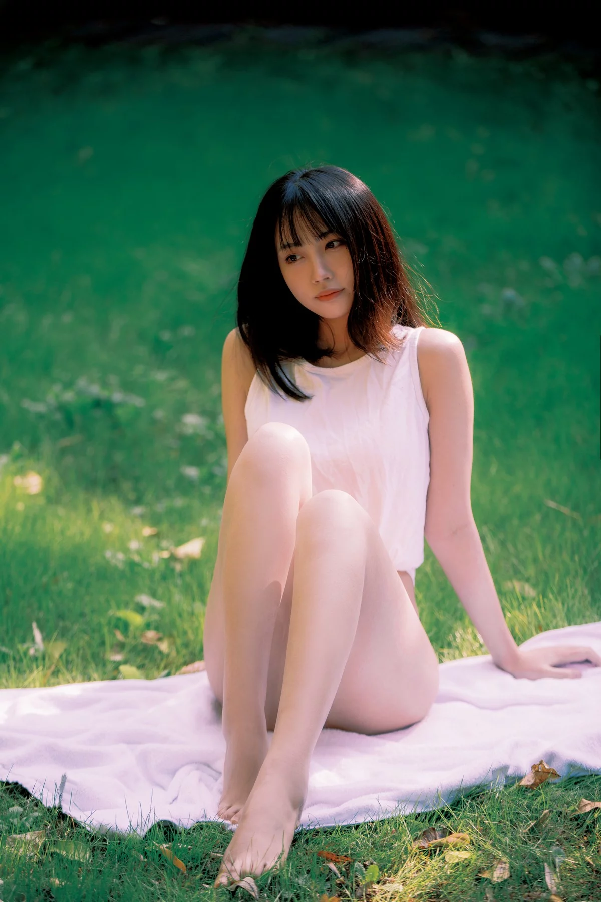 次元少女念雪ww夏日微风主题户外白色背心配性感内裤秀曼妙身姿迷人写真50P