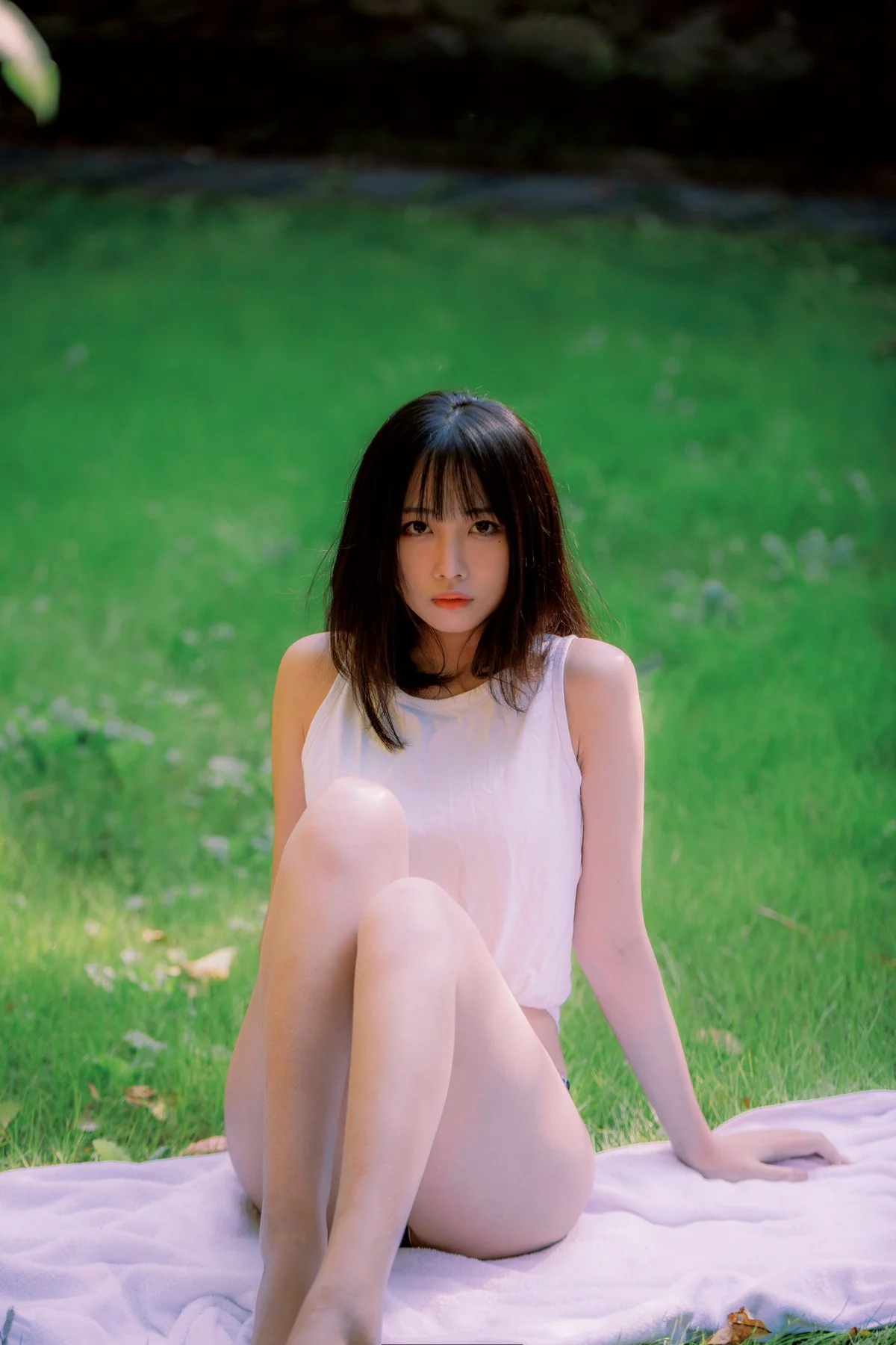 次元少女念雪ww夏日微风主题户外白色背心配性感内裤秀曼妙身姿迷人写真50P