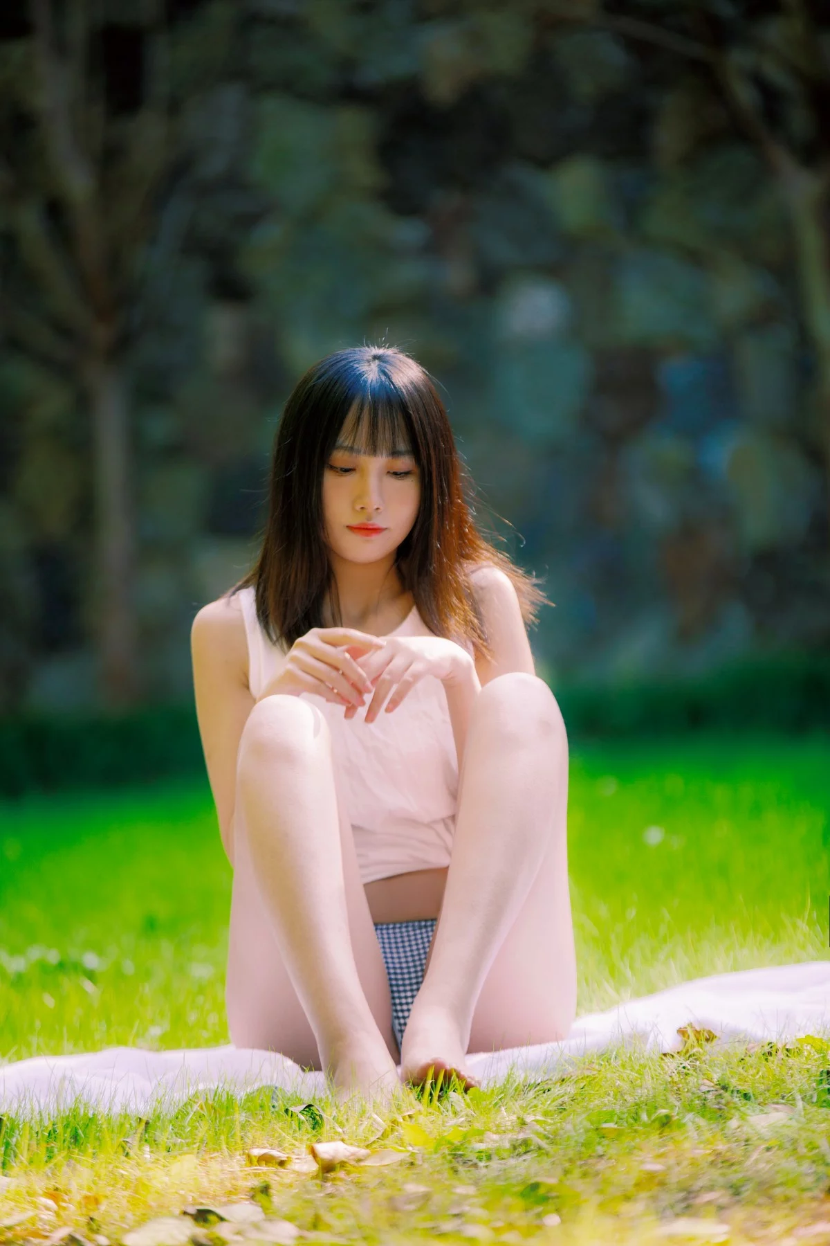 次元少女念雪ww夏日微风主题户外白色背心配性感内裤秀曼妙身姿迷人写真50P