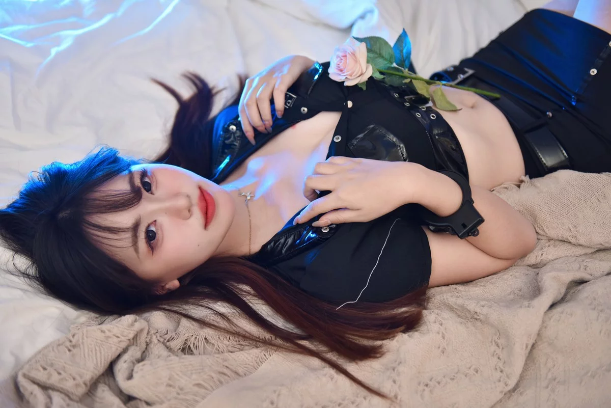 B站主播青稞芋泥陶可爱性感女警主题性感白T配超薄黑丝+女警制服完美诱惑写真58P