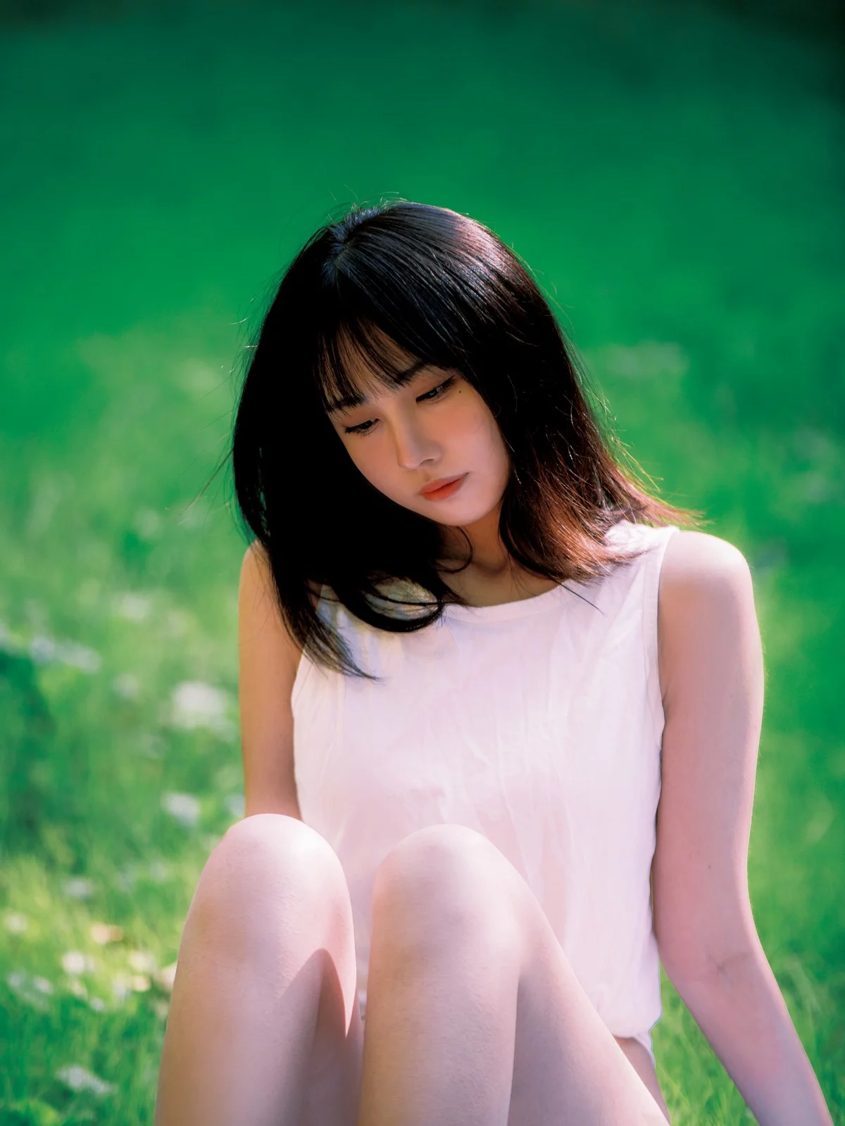 次元少女念雪ww夏日微风主题户外白色背心配性感内裤秀曼妙身姿迷人写真50P
