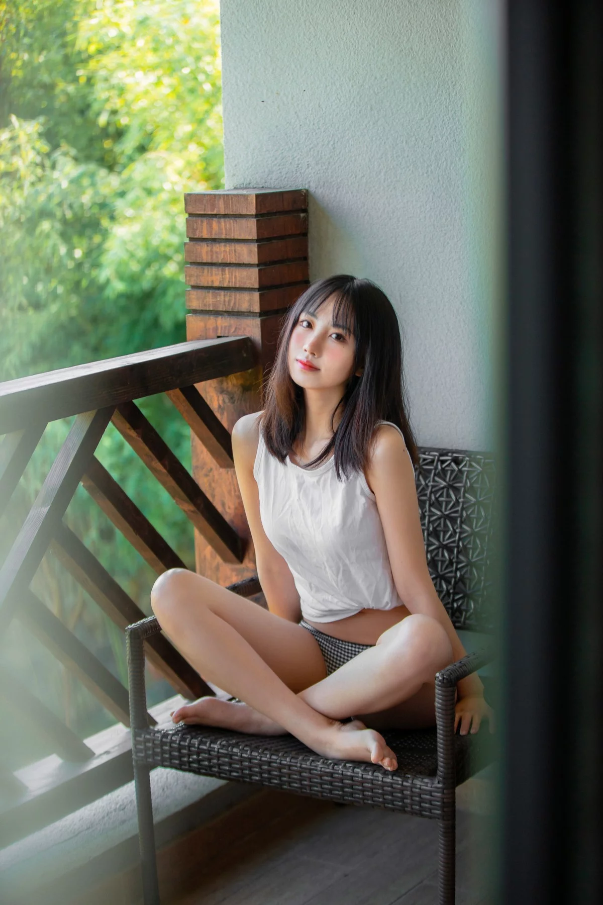 次元少女念雪ww夏日微风主题户外白色背心配性感内裤秀曼妙身姿迷人写真50P